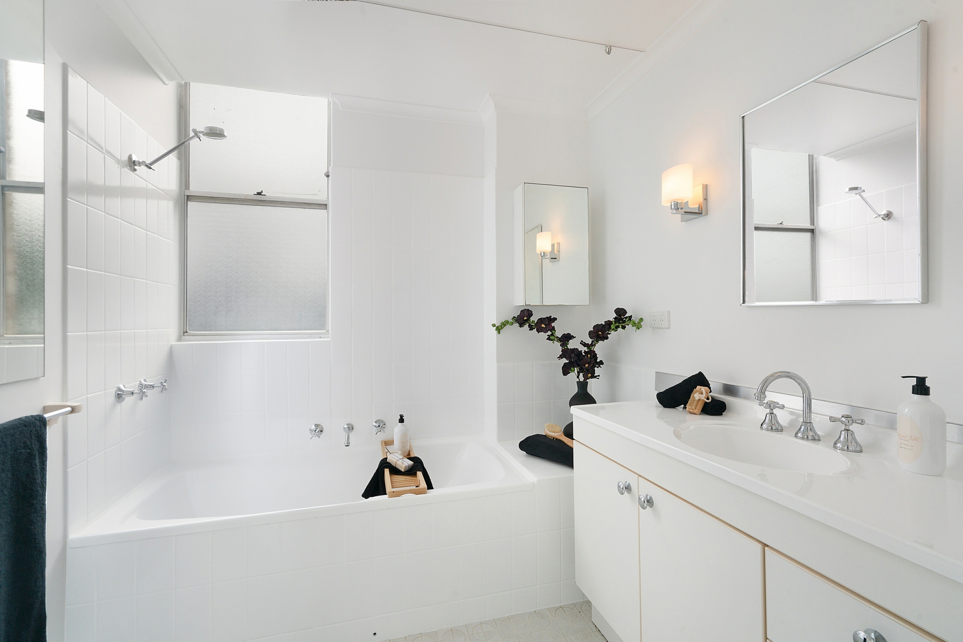 6bathroom.jpg