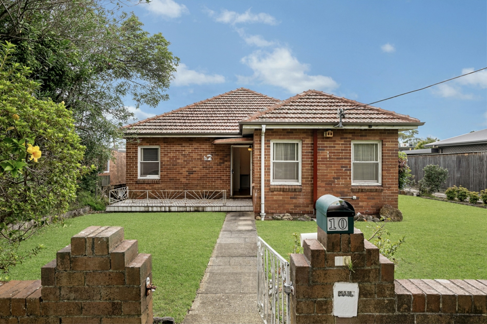 Lead - 10 Violet Avenue, Forestville.jpg