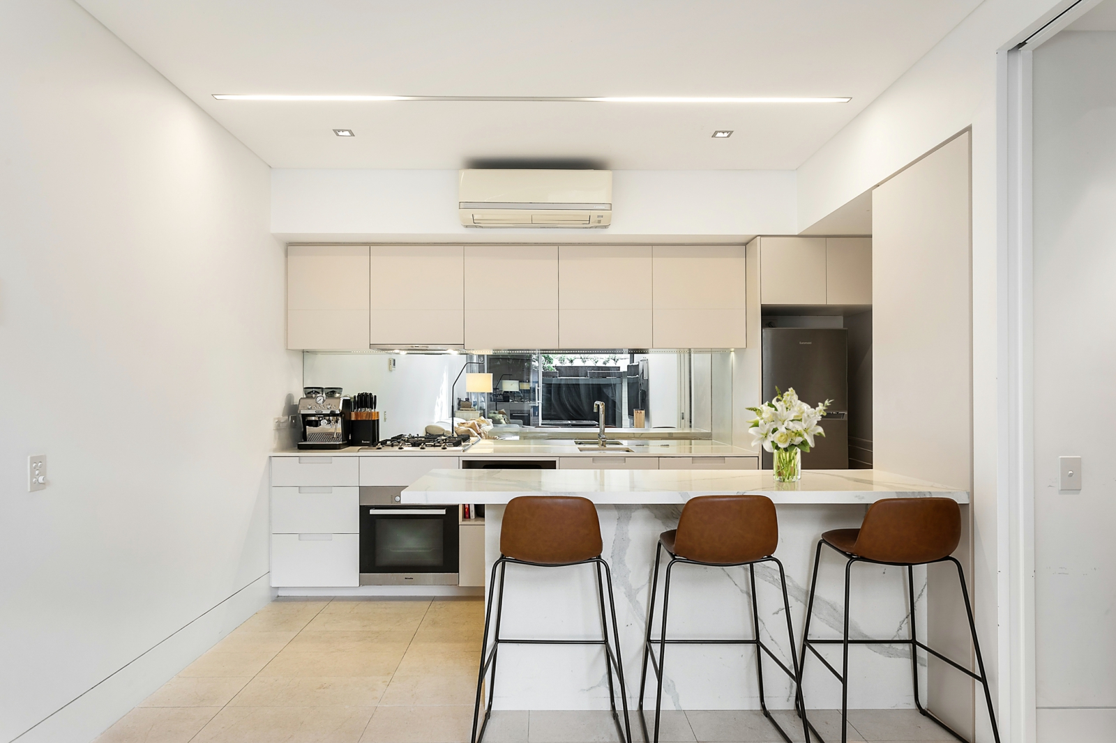 1 kitchen_a.jpg