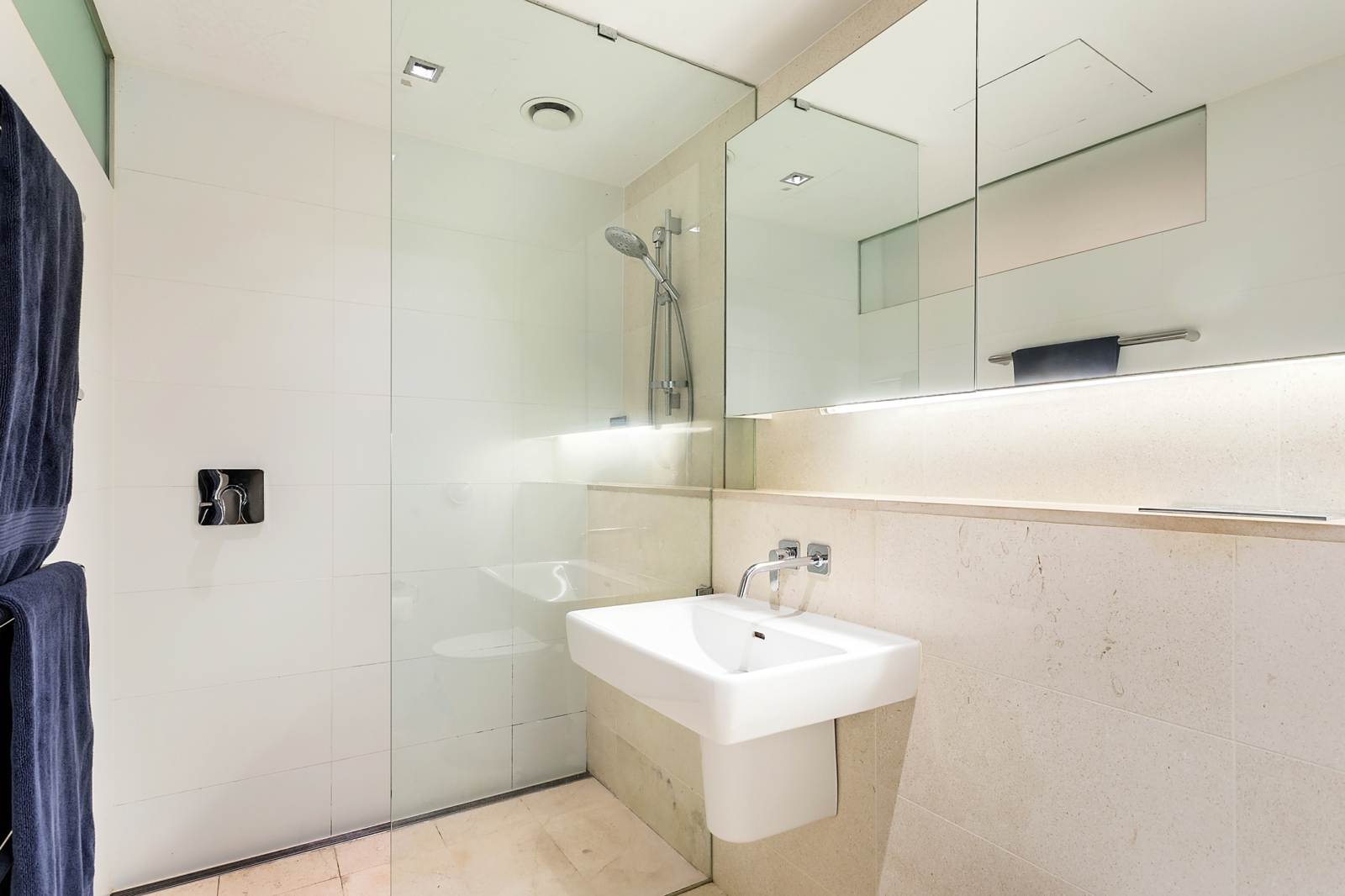 8 bath.jpg