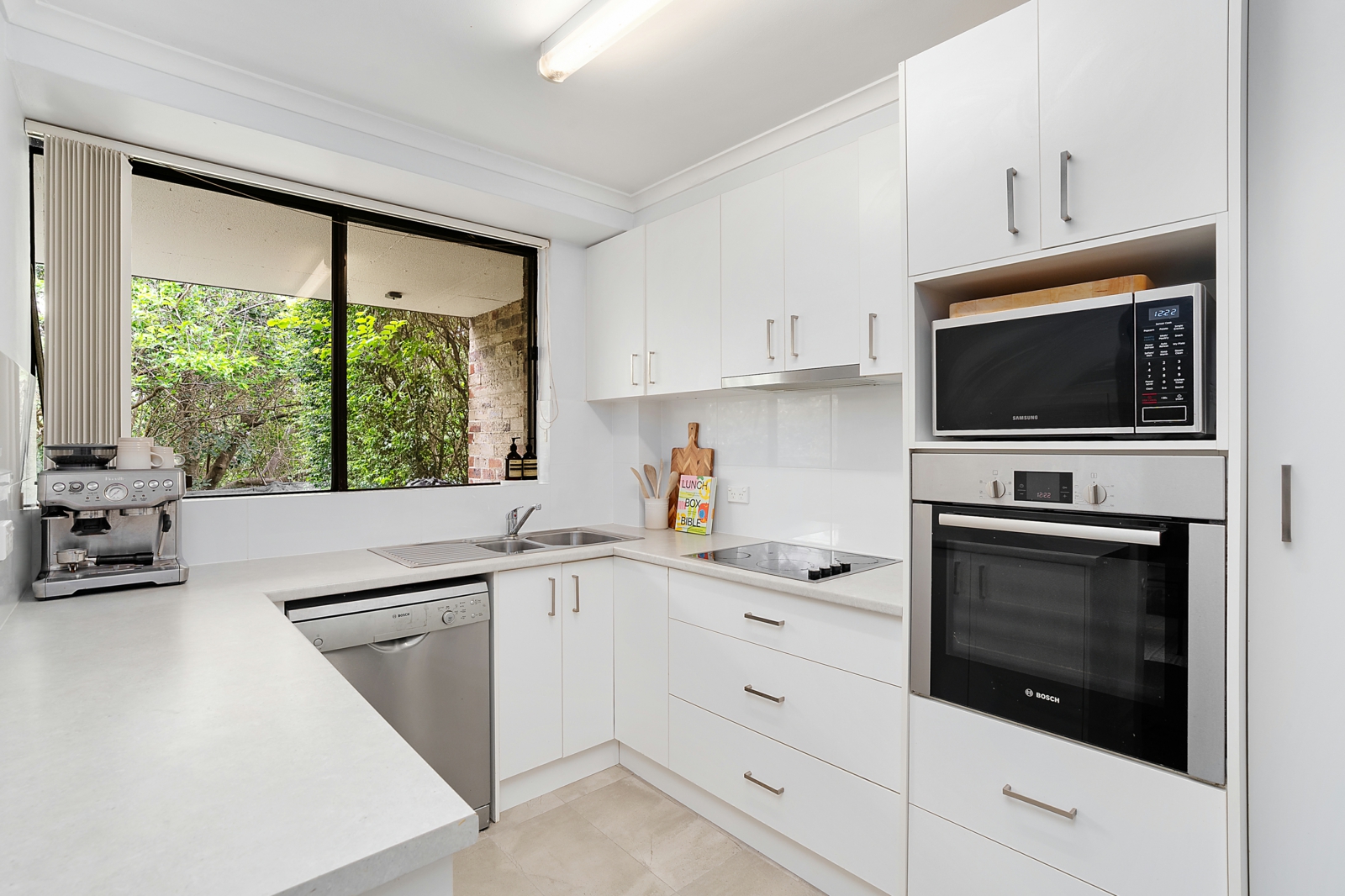 7 Kitchen.jpg