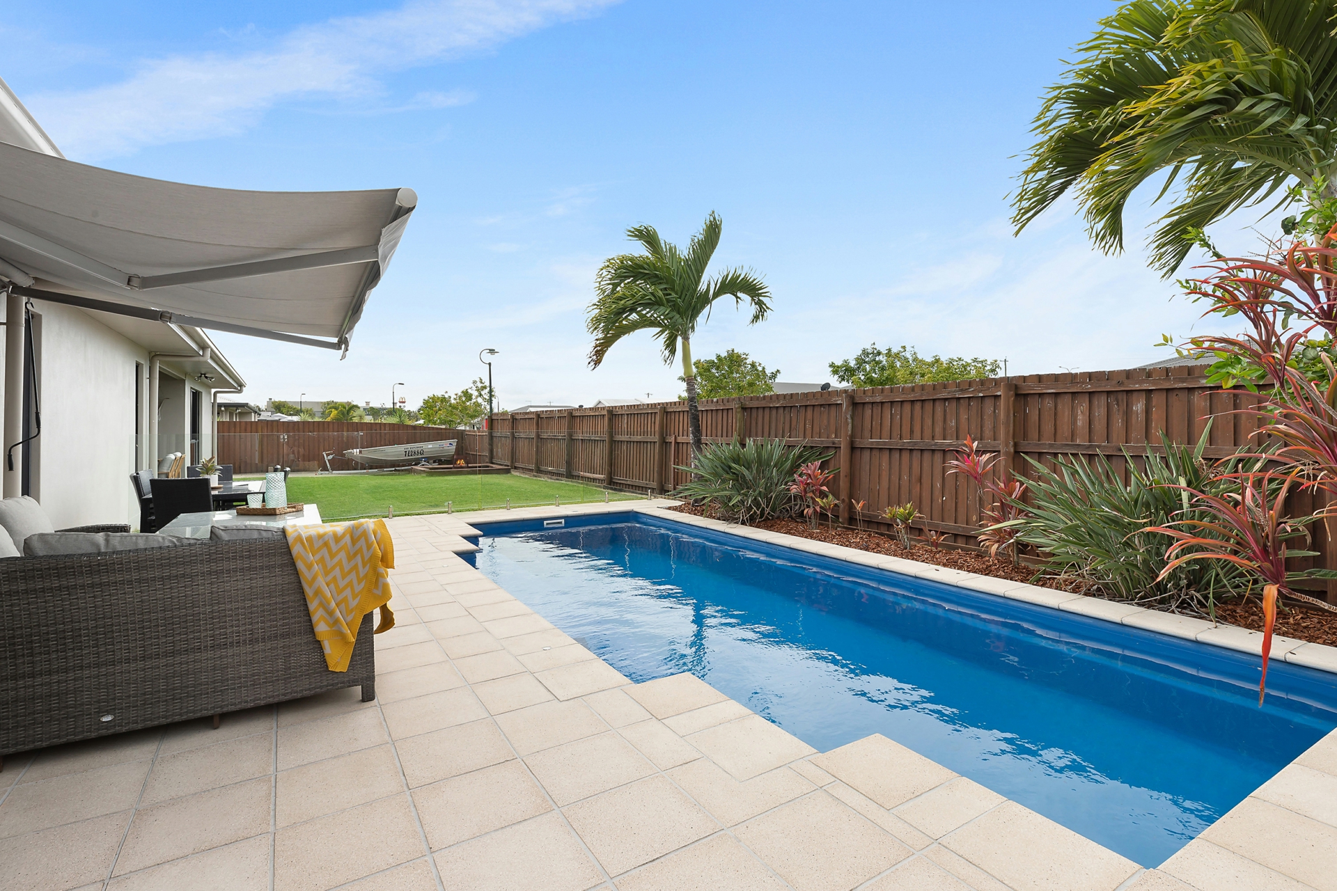Exterior_Backyard_Pool_2