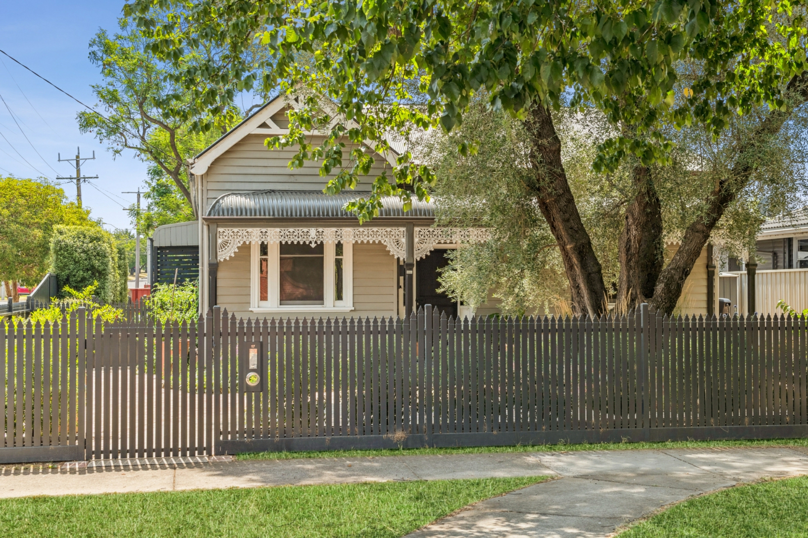 17 Weeroona Avenue, NORTH BENDIGO