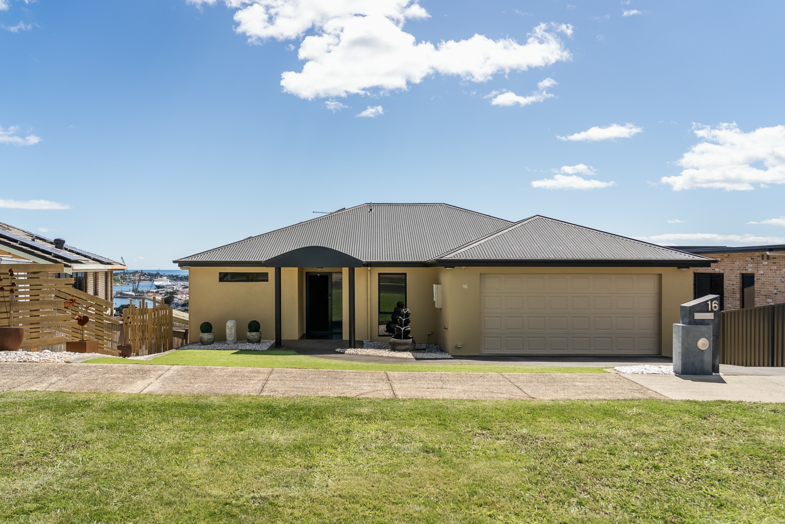 16 Skyline Drive,East Devonport