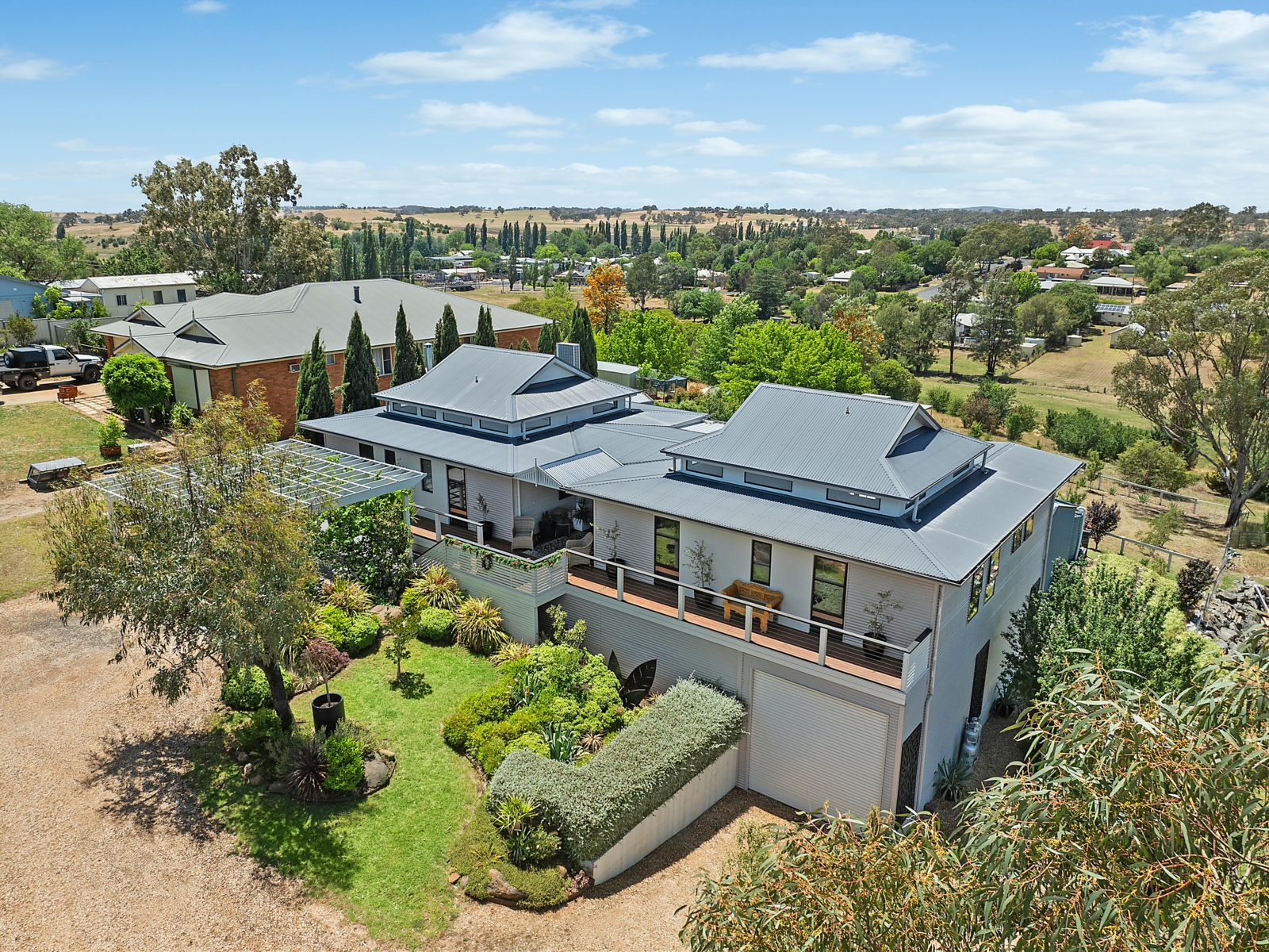 26 William Street, MOLONG