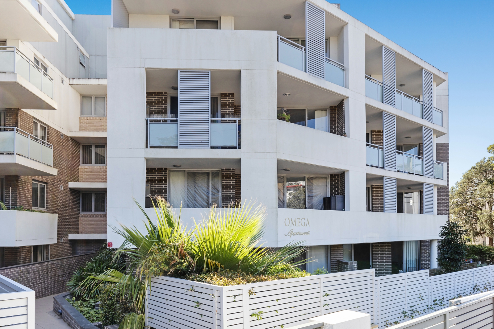 24_325 Peats Ferry Rd, Asquith_Facade.jp