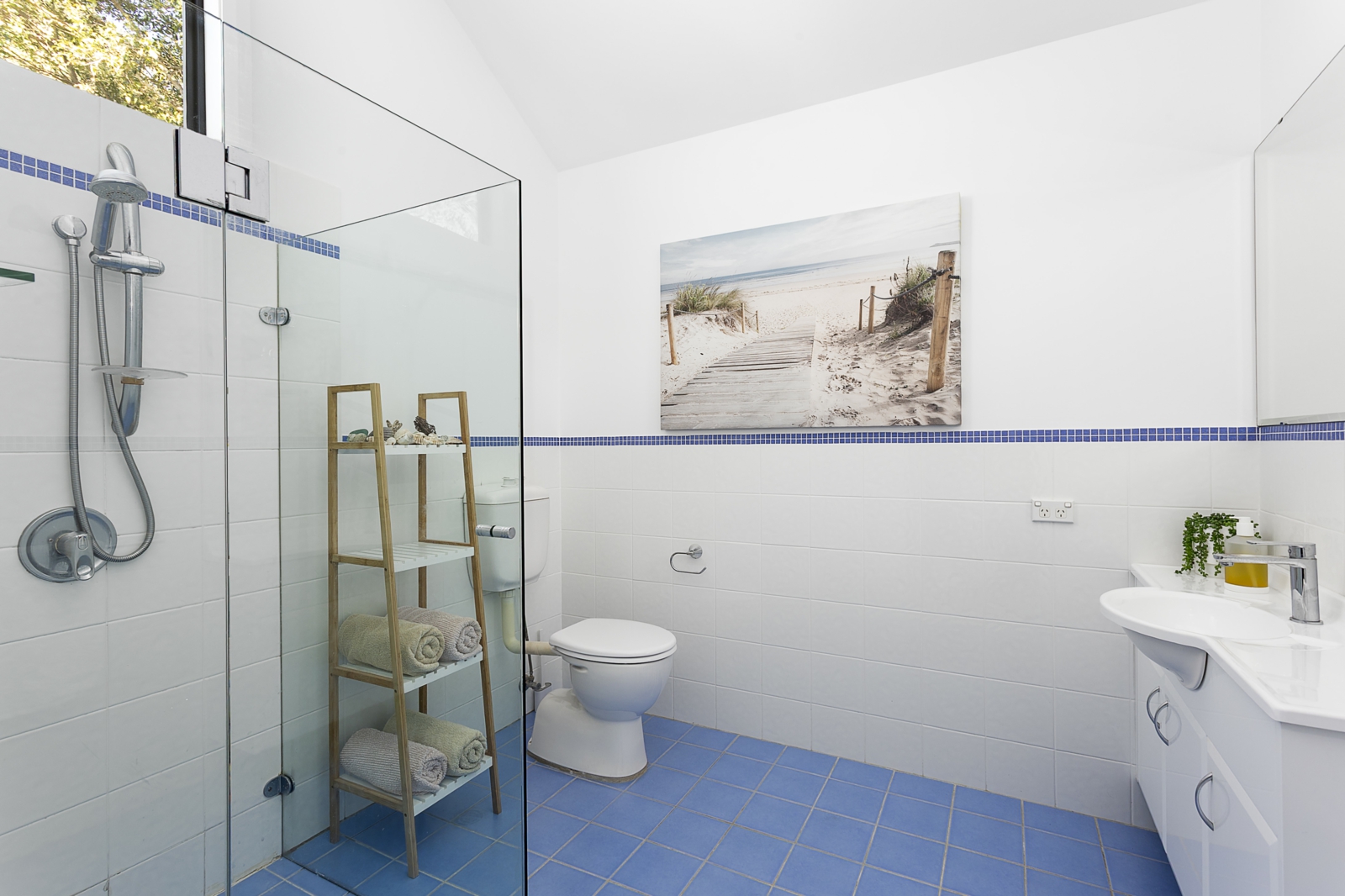 48840Bathroom-hires.jpg