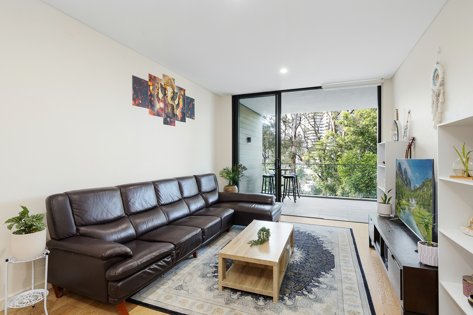 102_20 Kendall St, Gosford_Lounge.jpg
