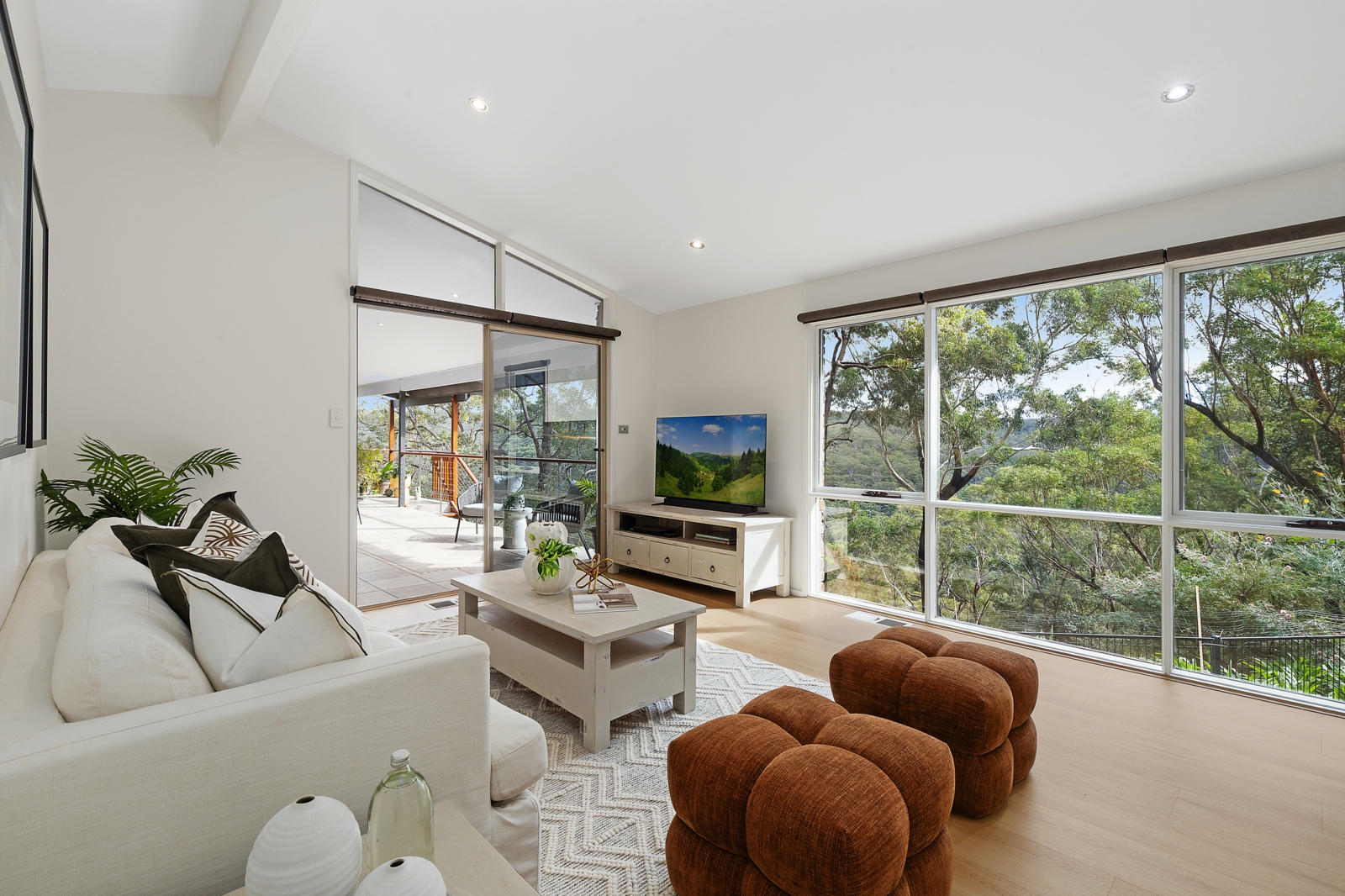 14A Dalkira Cl, Hornsby_Lounge 2.jpg