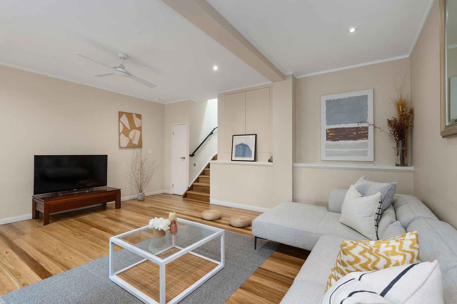 9 Meluca Cres, Hornsby_Lounge.jpg