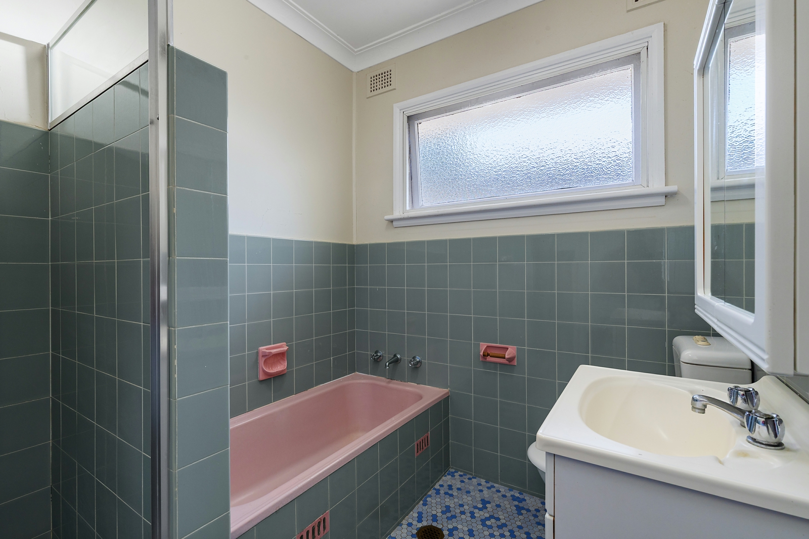 22 Bimbil Ave, Mount Colah_Bathroom.jpg