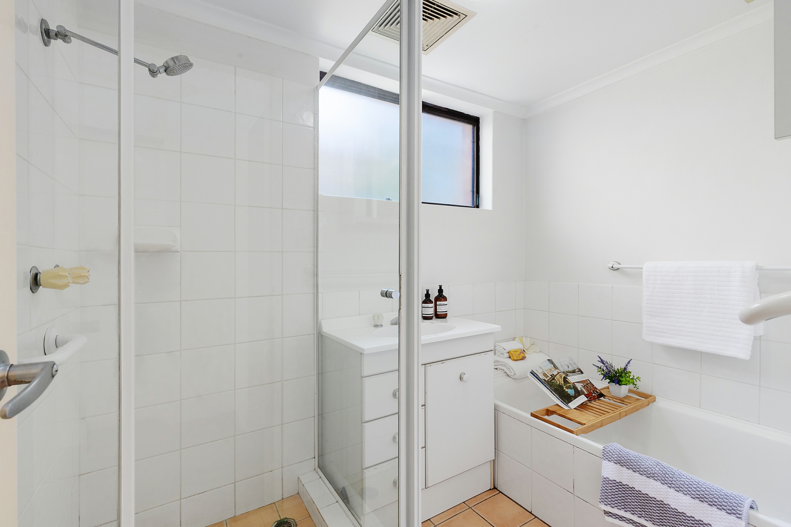 9_26 Burdette St, Hornsby_Bathroom.jpg