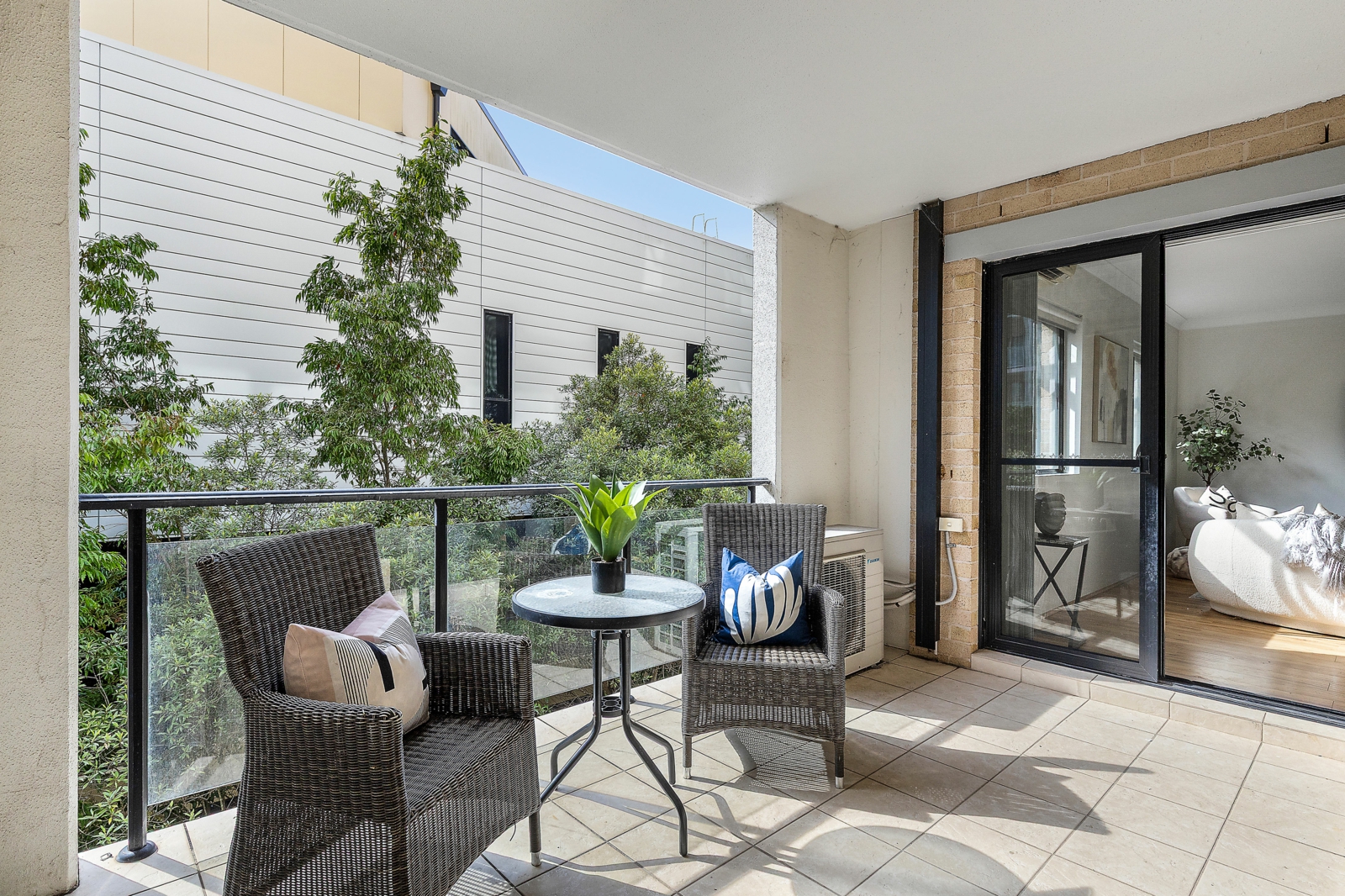 18_6_8 College Cres, Hornsby_balcony2.jp