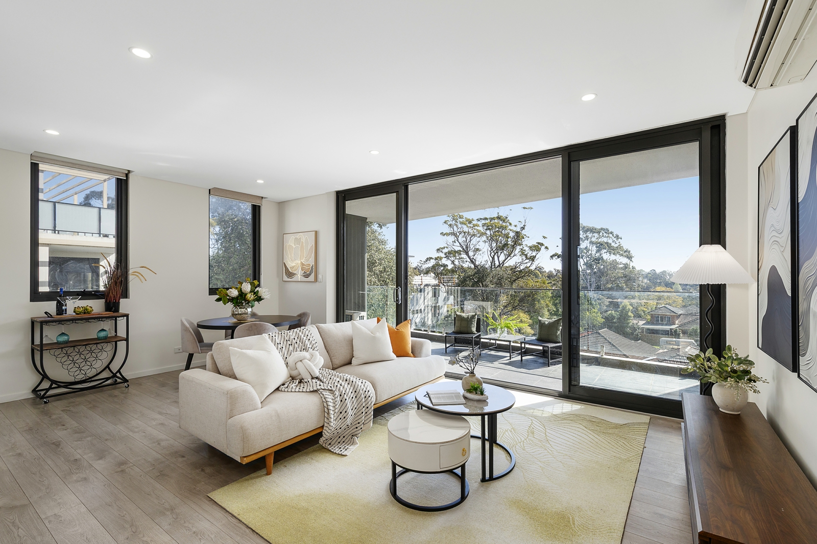 204_1A Mills Ave, Asquith_Living.jpg