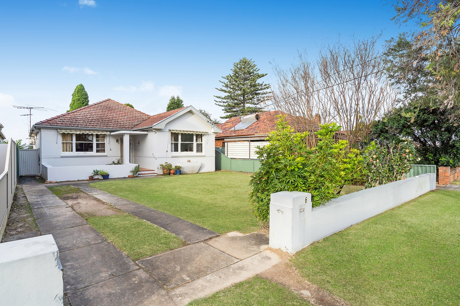 6 Booragul Street, BEVERLY HILLS