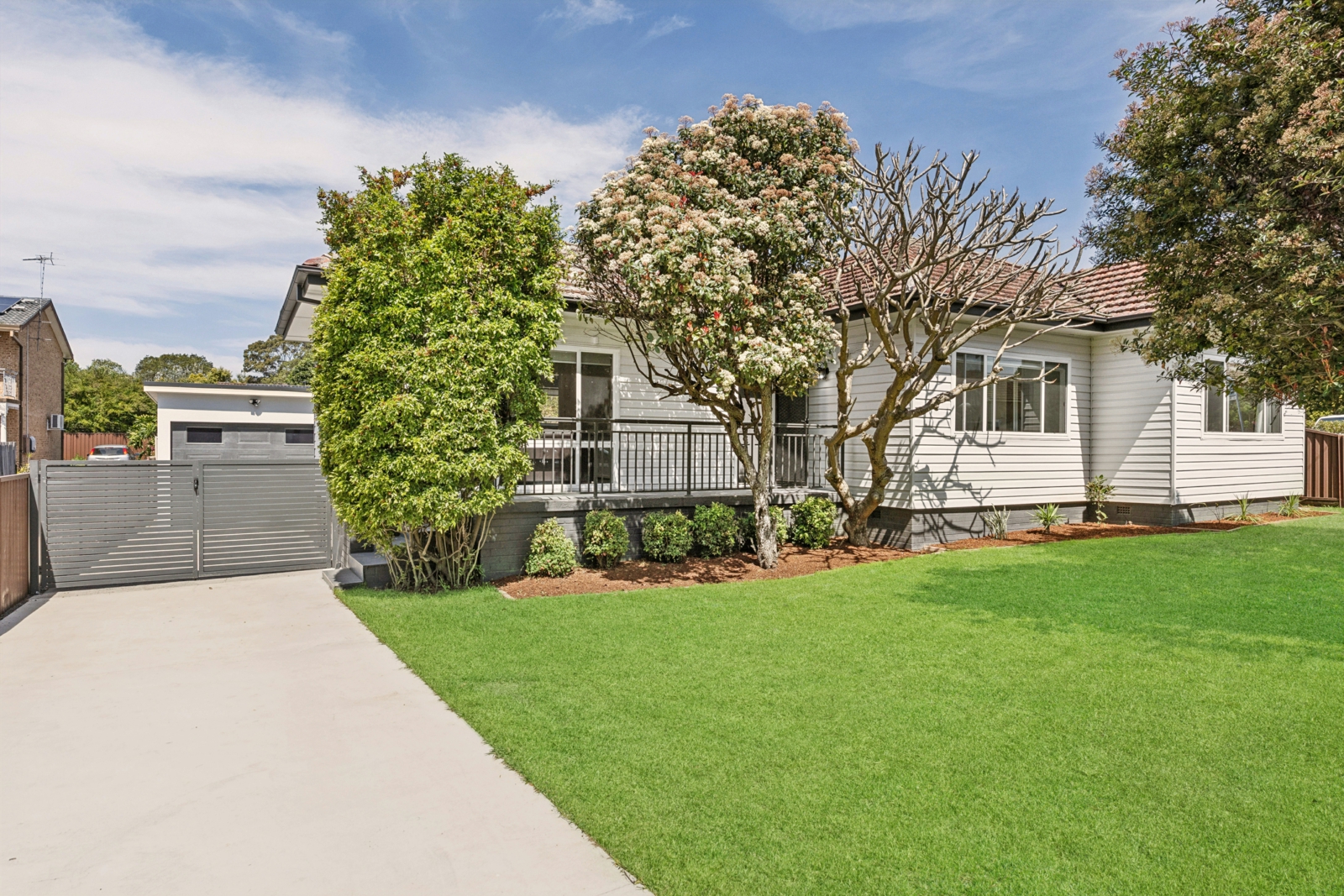 16 Moorefields Road, KINGSGROVE