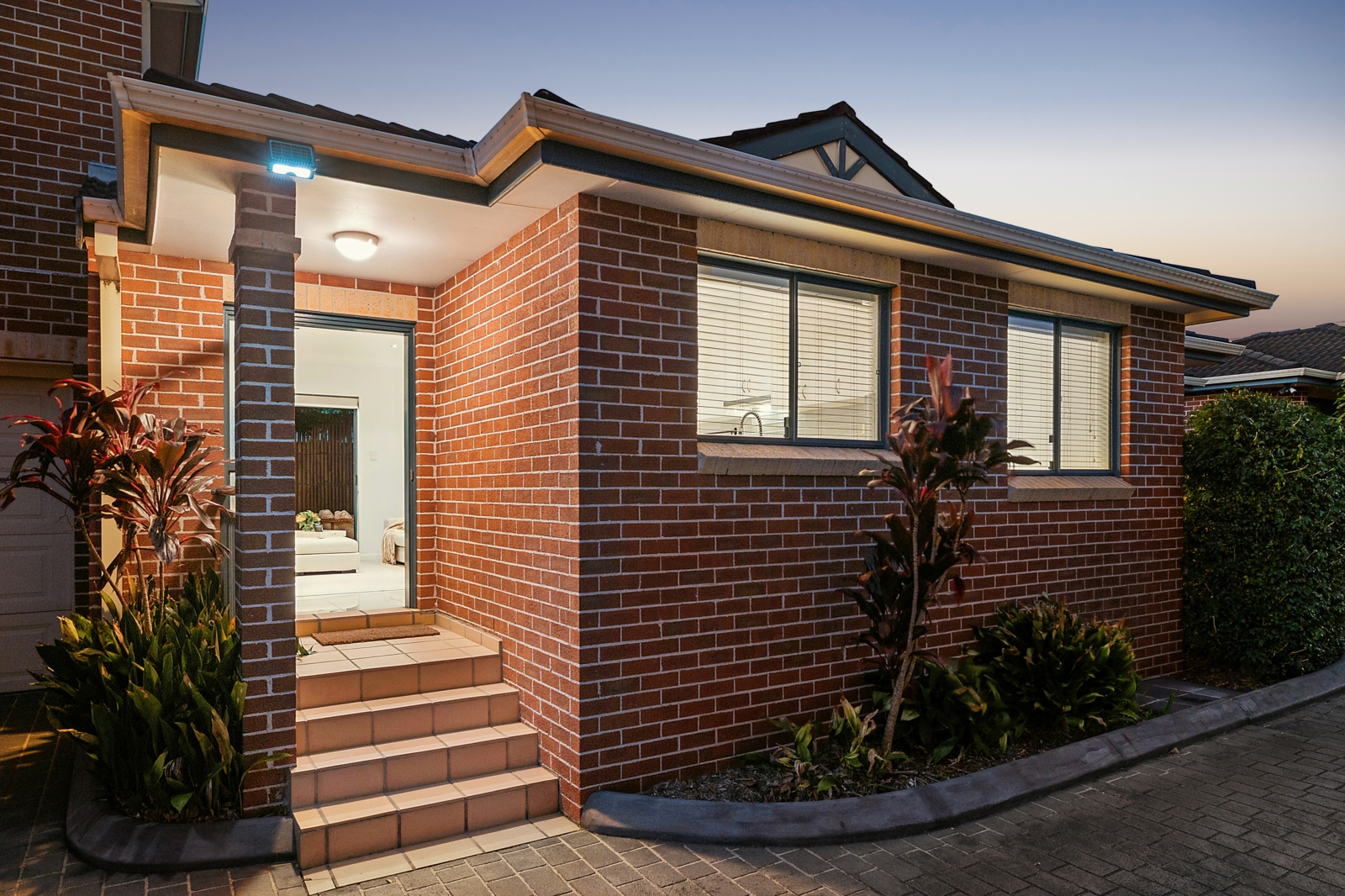 2/42 Flora Street, Roselands, NSW 2196