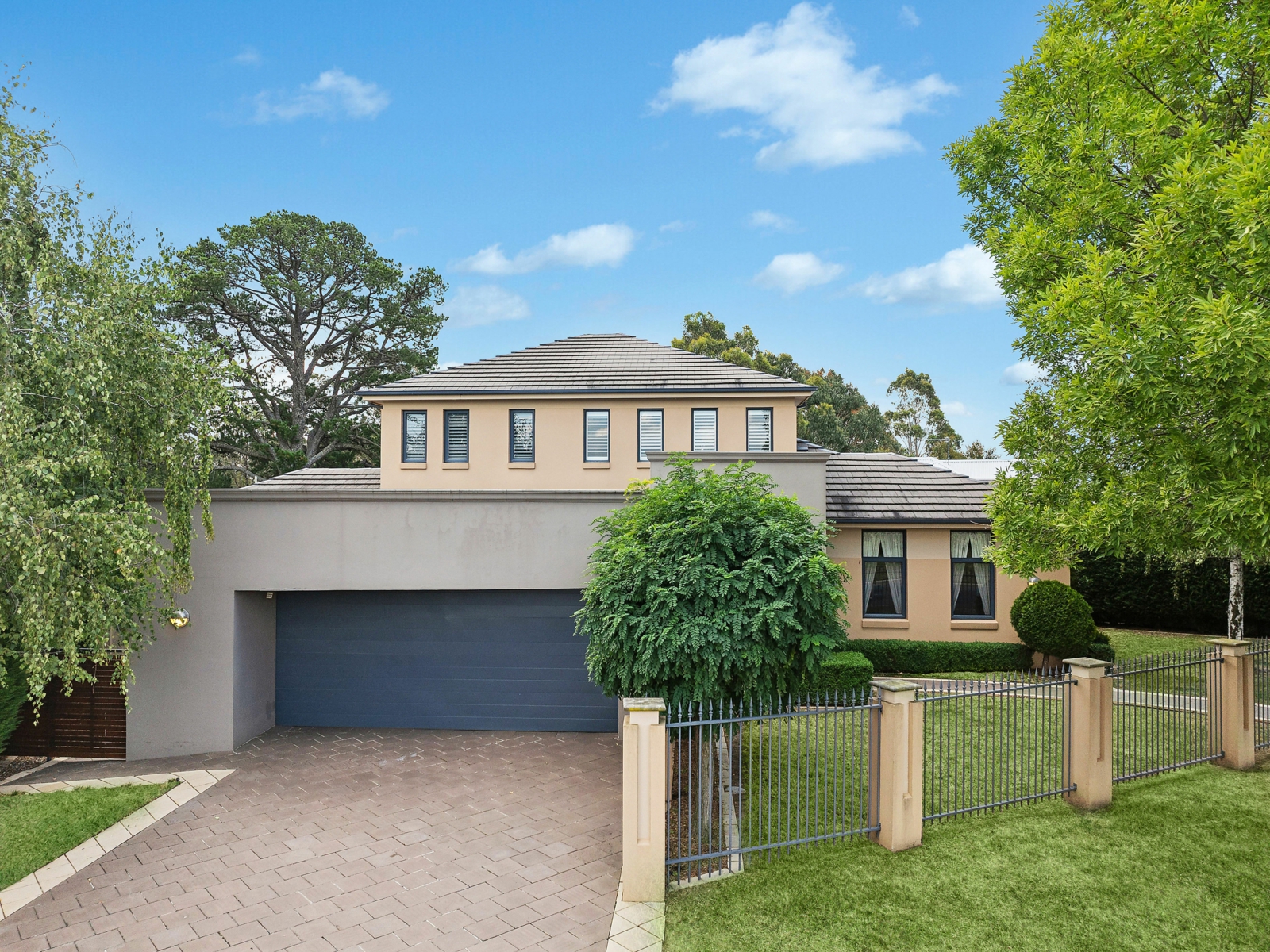 16 Roselawn Drive, ORANGE