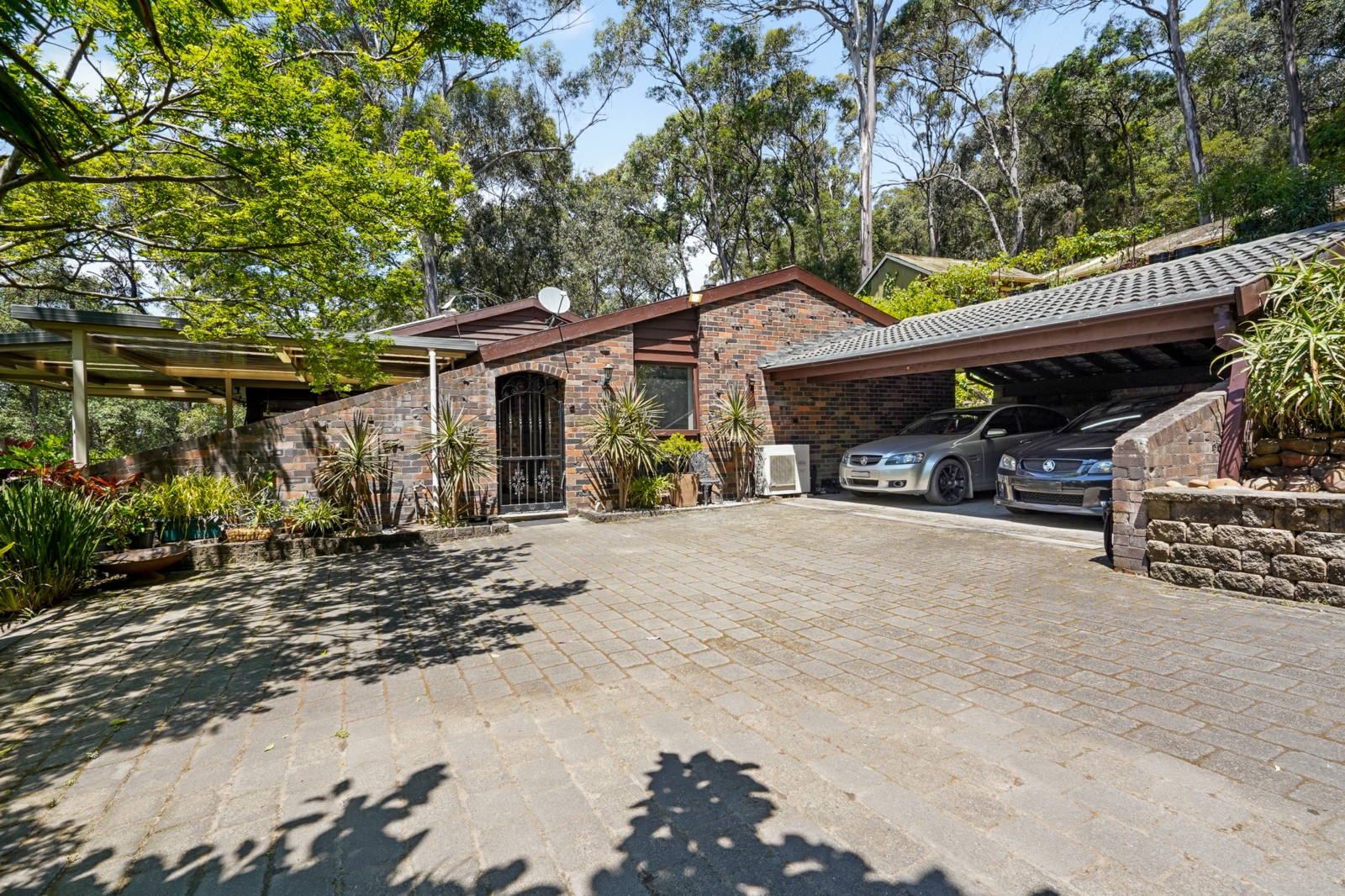 91 Serpentine Lane Bowen Mountain-1.jpg
