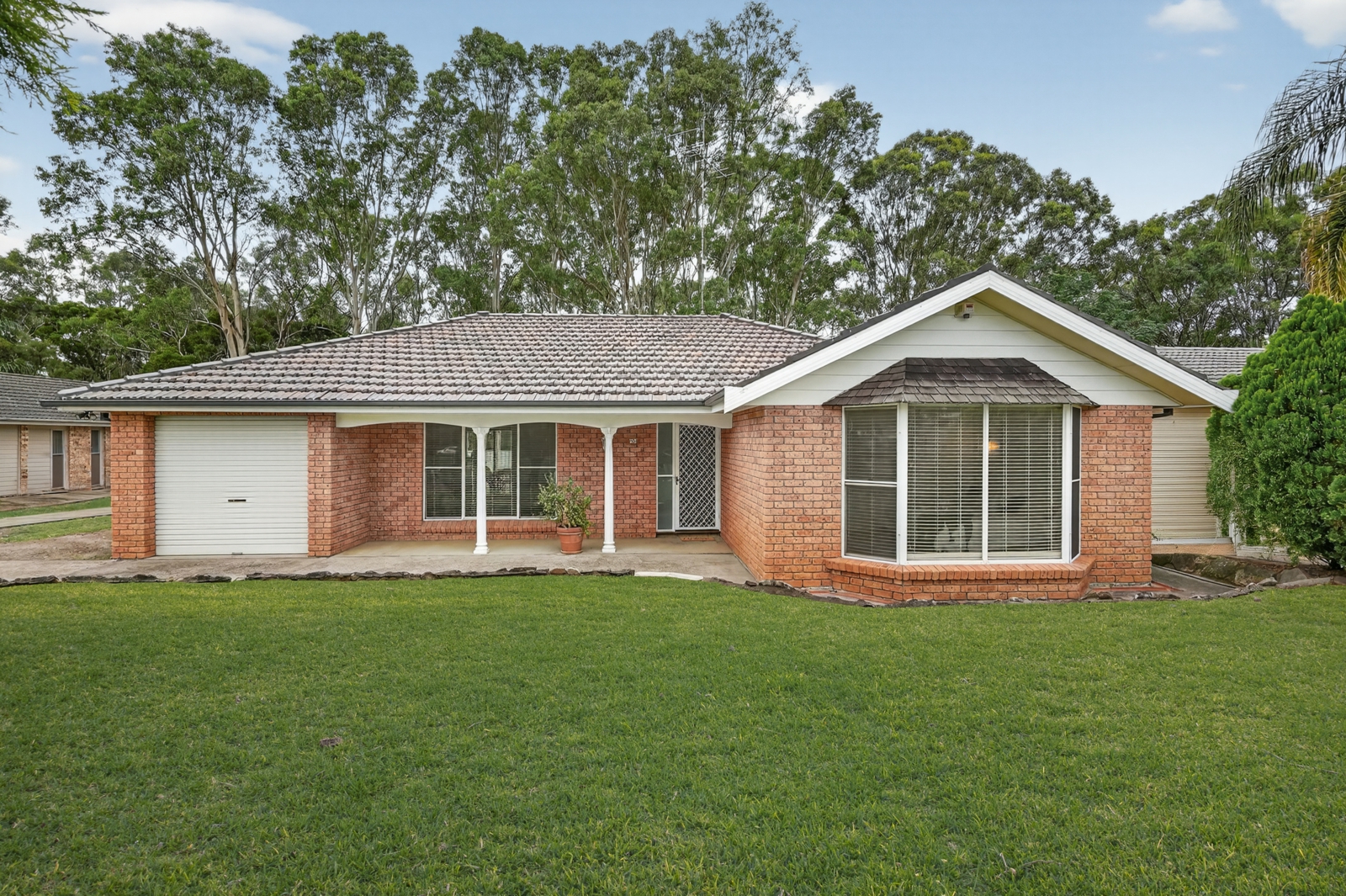 22 Hale Crescent South Windsor-1.jpg