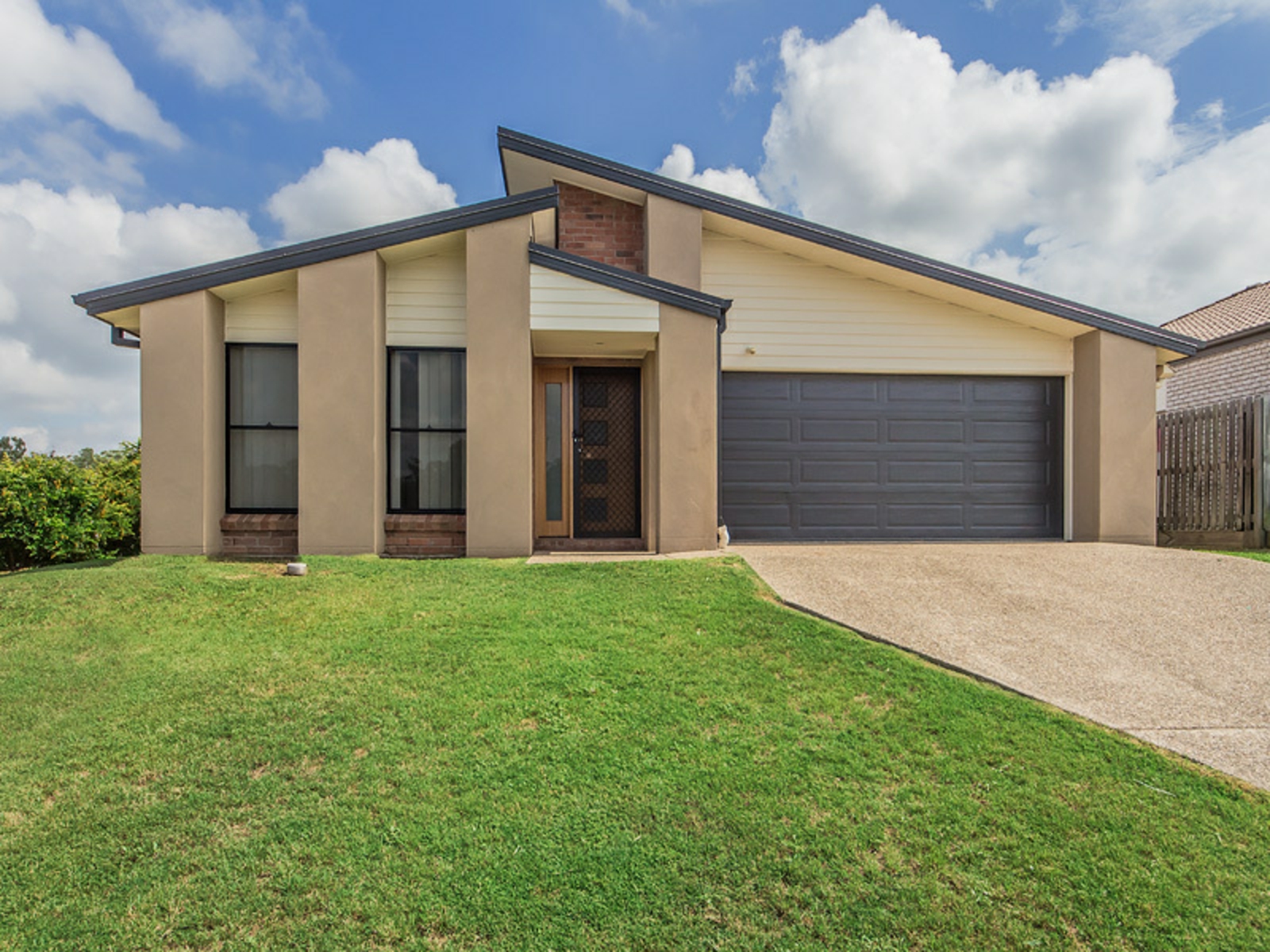 2 Staaten Street, BRASSALL