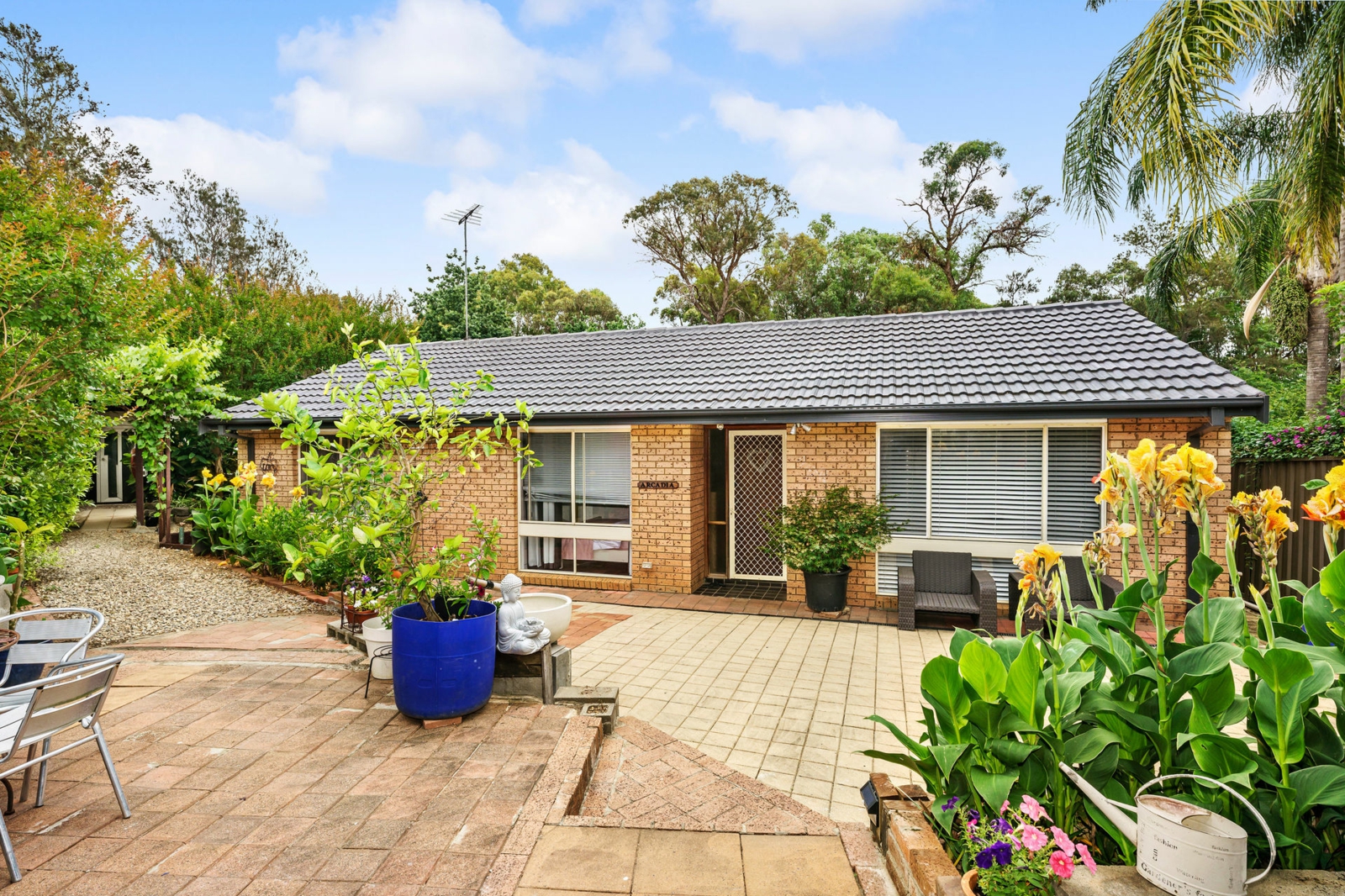 27 Maroubra Crescent,Woodbine
