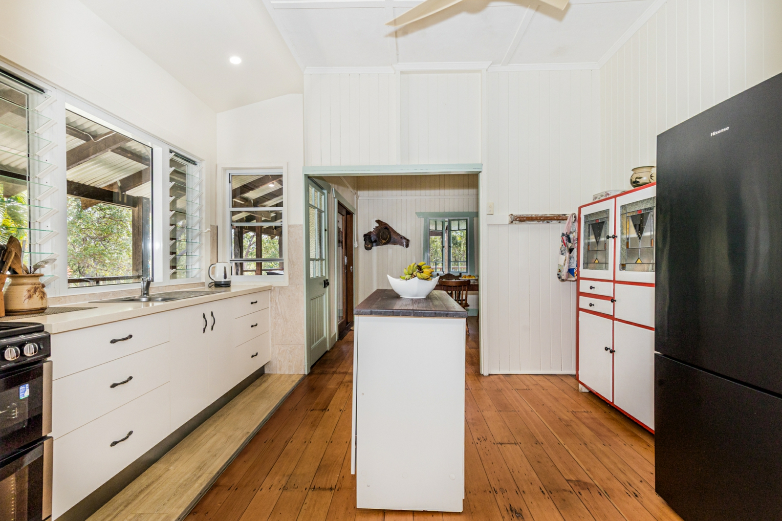 2476 Round Hill Road,Round Hill