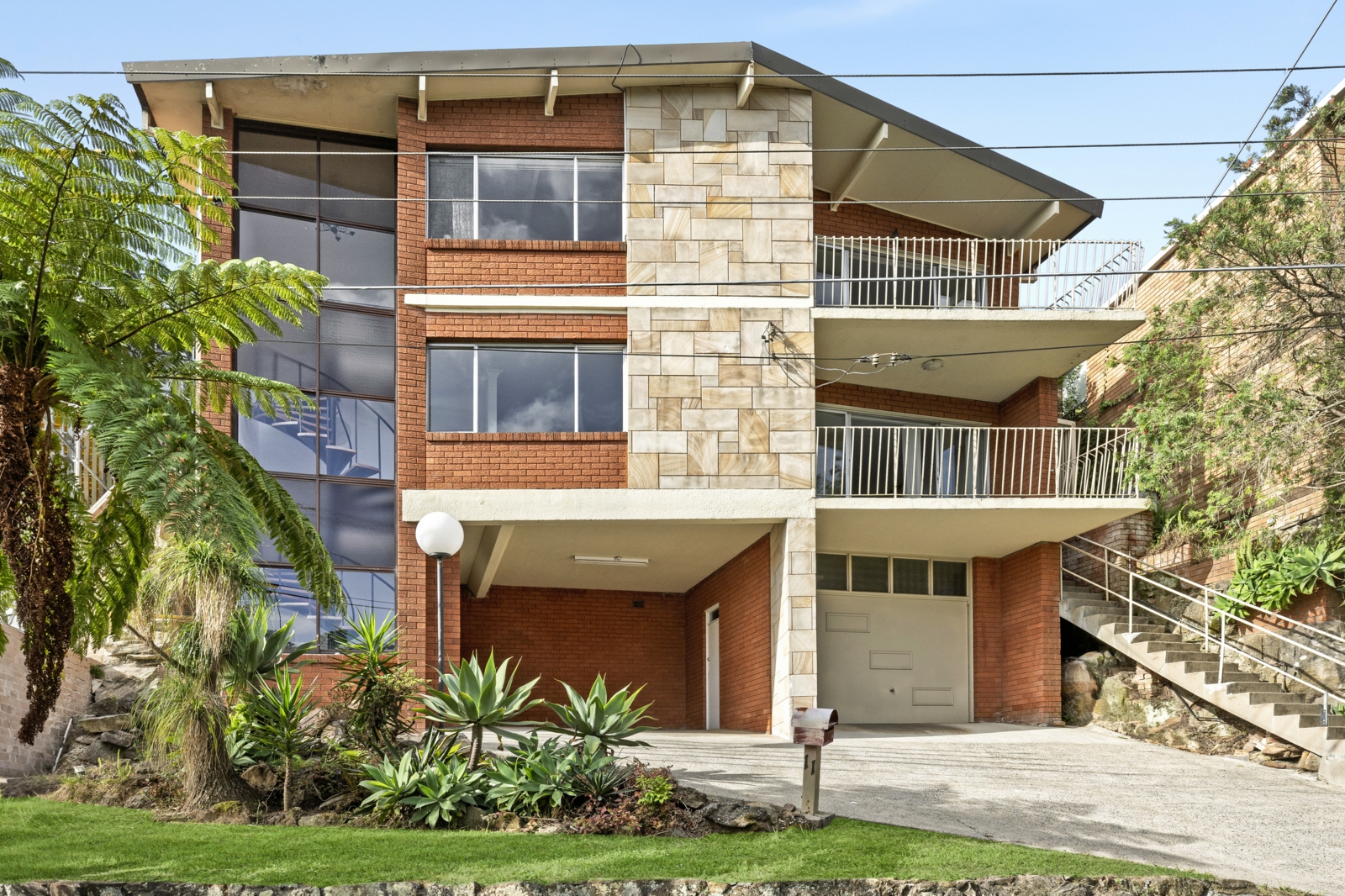 11 Upper Cliff Avenue, NORTHBRIDGE