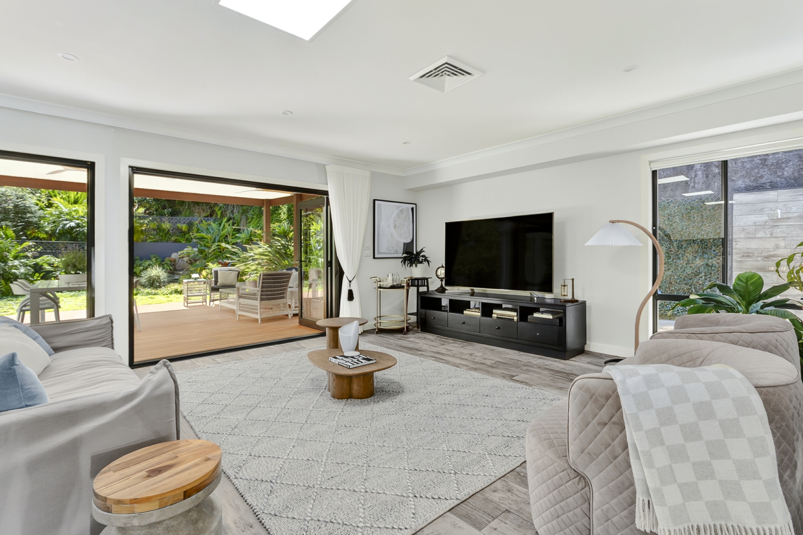 126 Irrubel Road, NEWPORT