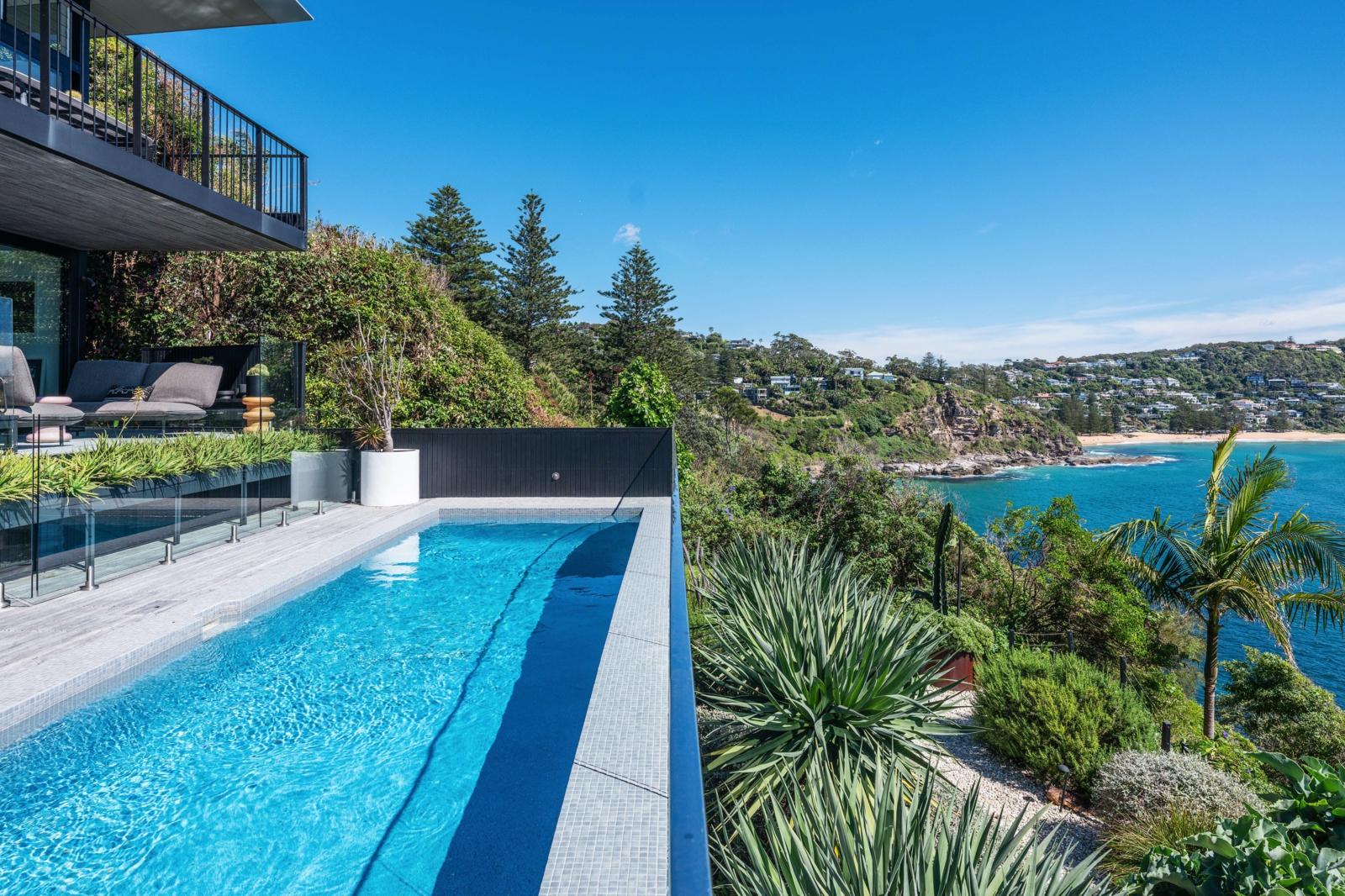 8 Rayner Road, WHALE BEACH