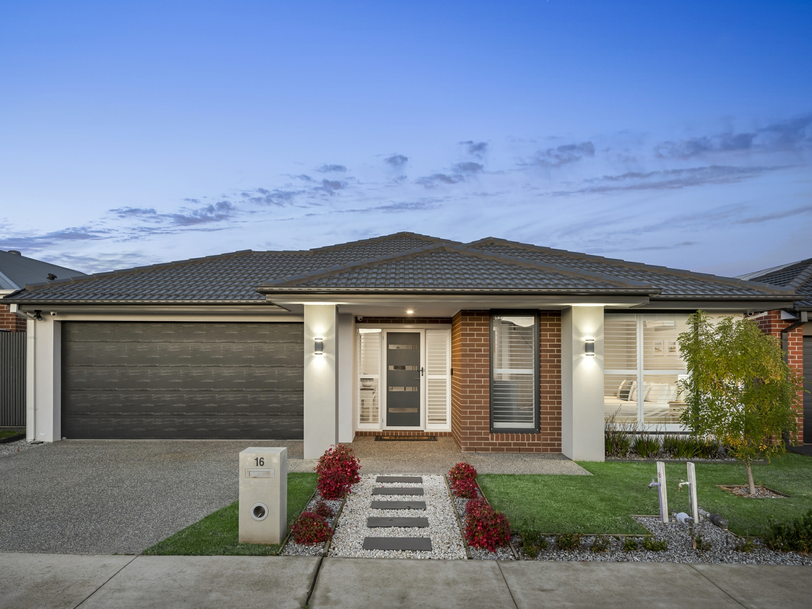 16 Jurana Crescent, MOUNT DUNEED
