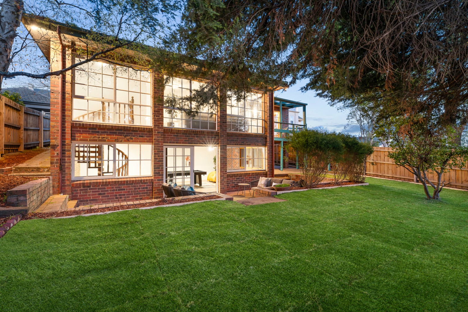 16 Victor Avenue, KEW