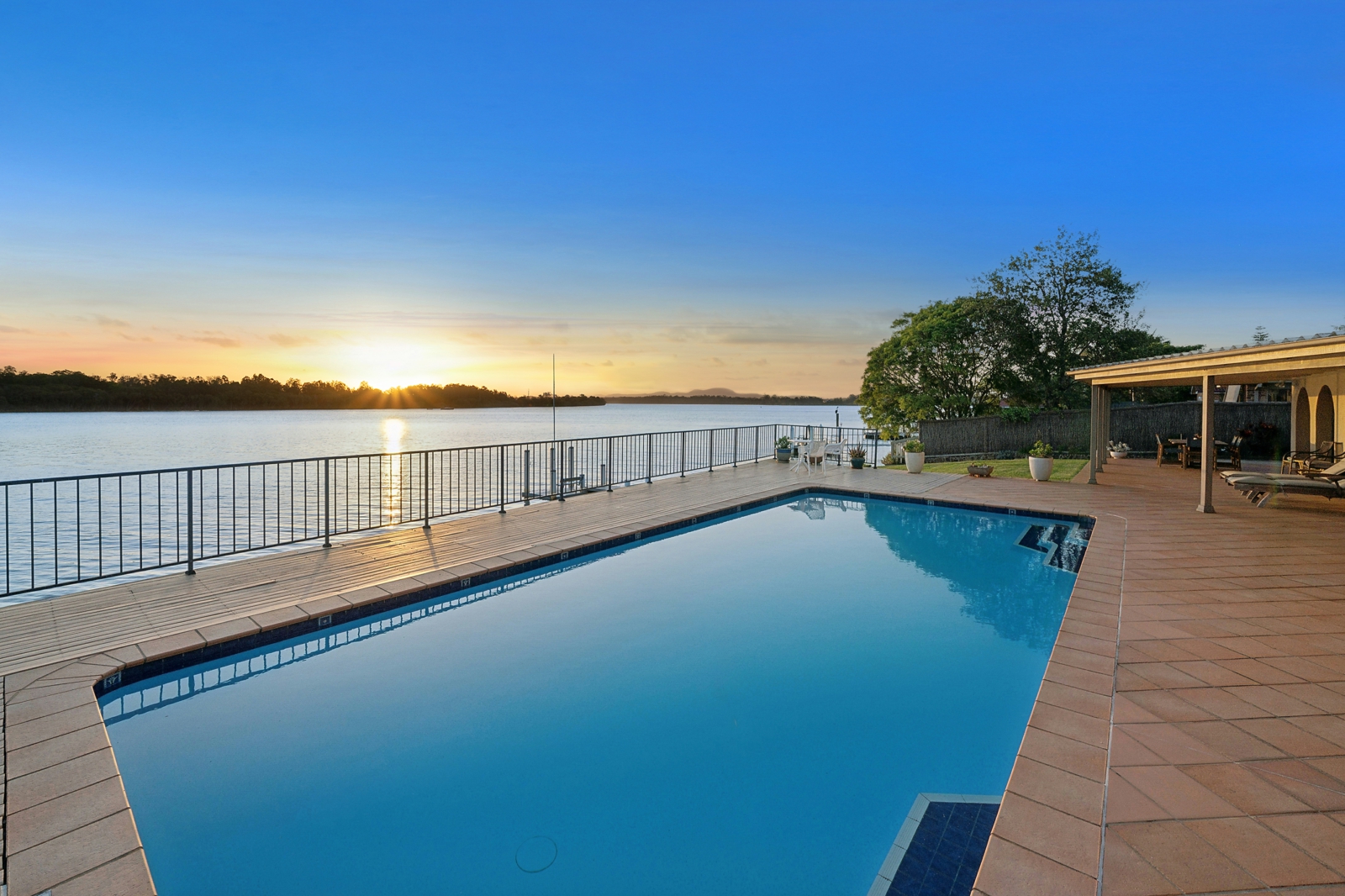 49 Riverside Drive,Riverside