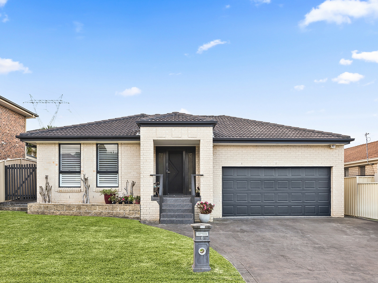 6 Grovewood Court, HORSLEY