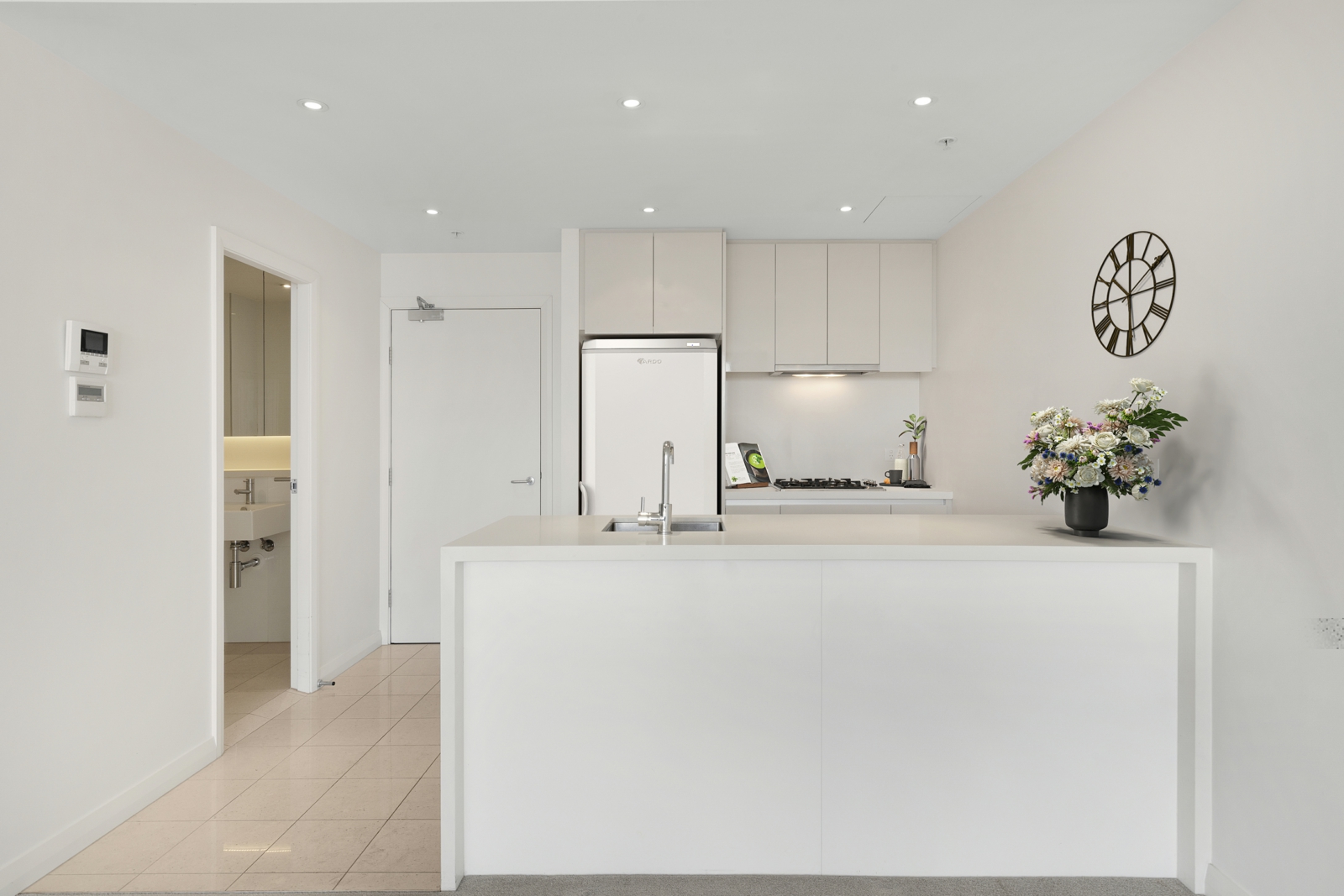 906c_5 Pope St, Ryde_Kitchen VS.jpg