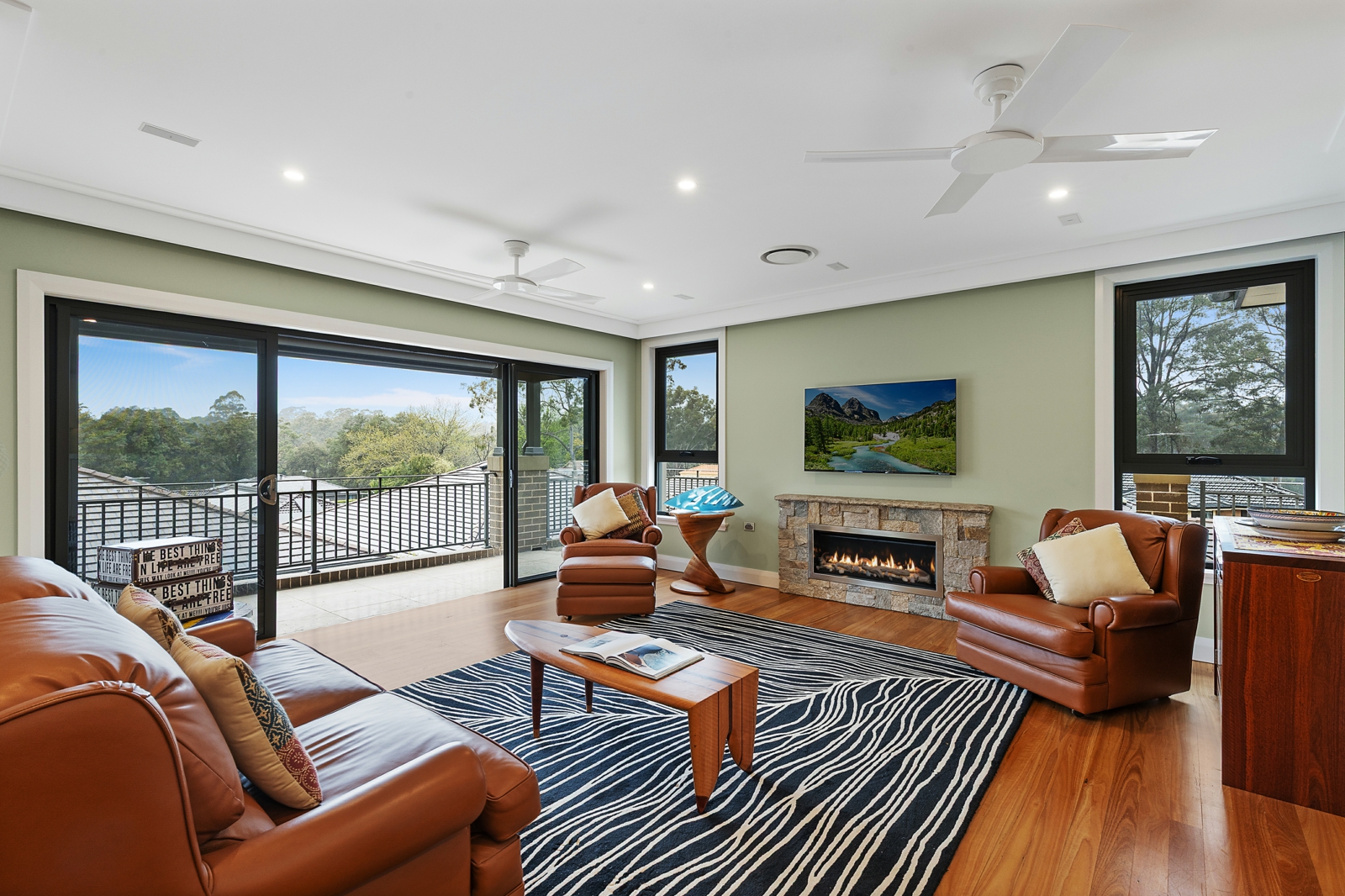 16_51 Copeland Rd, Beecroft_Lounge.jpg