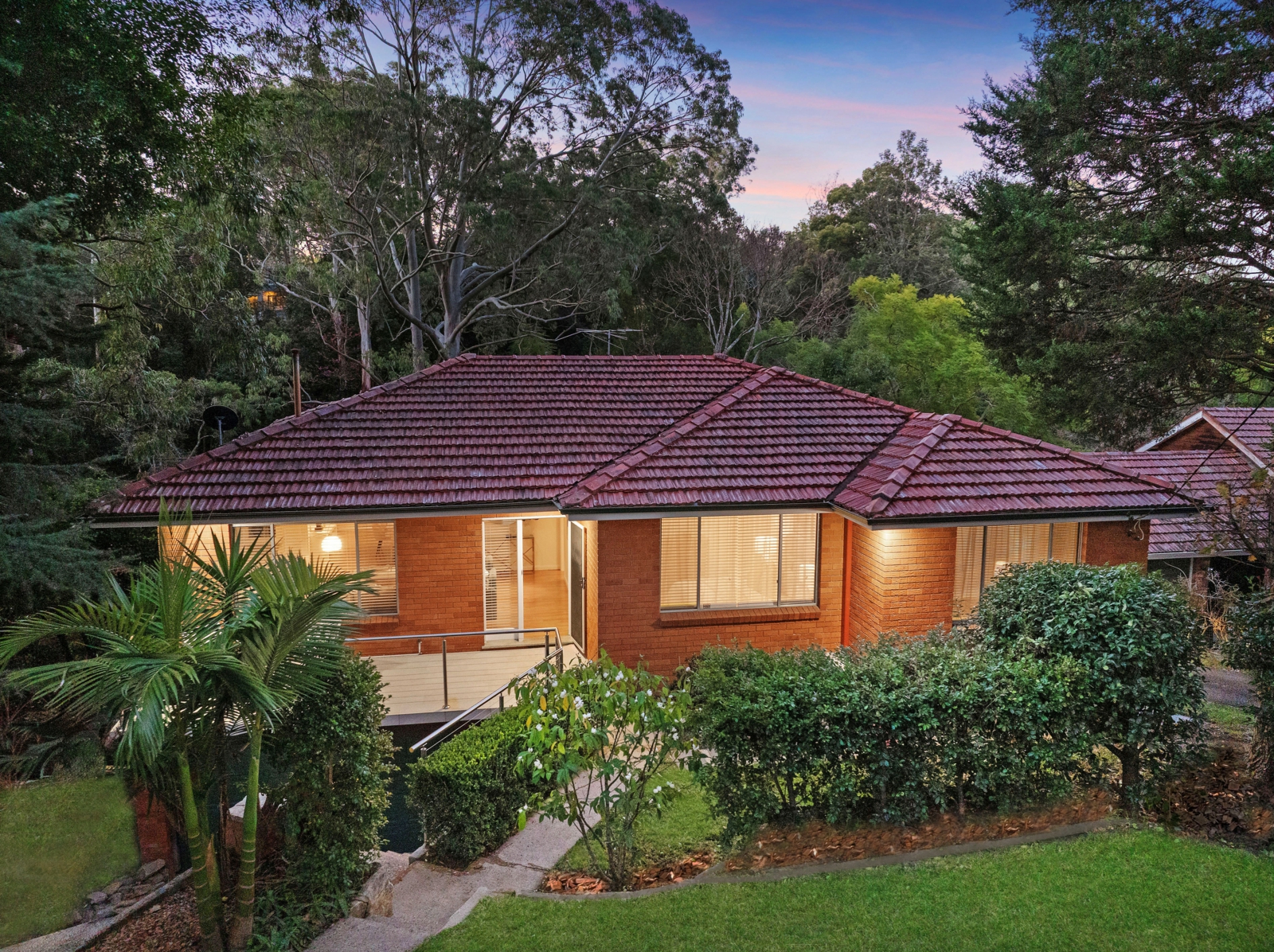 78 sutherland rd, beecroft_facade_dusk.j