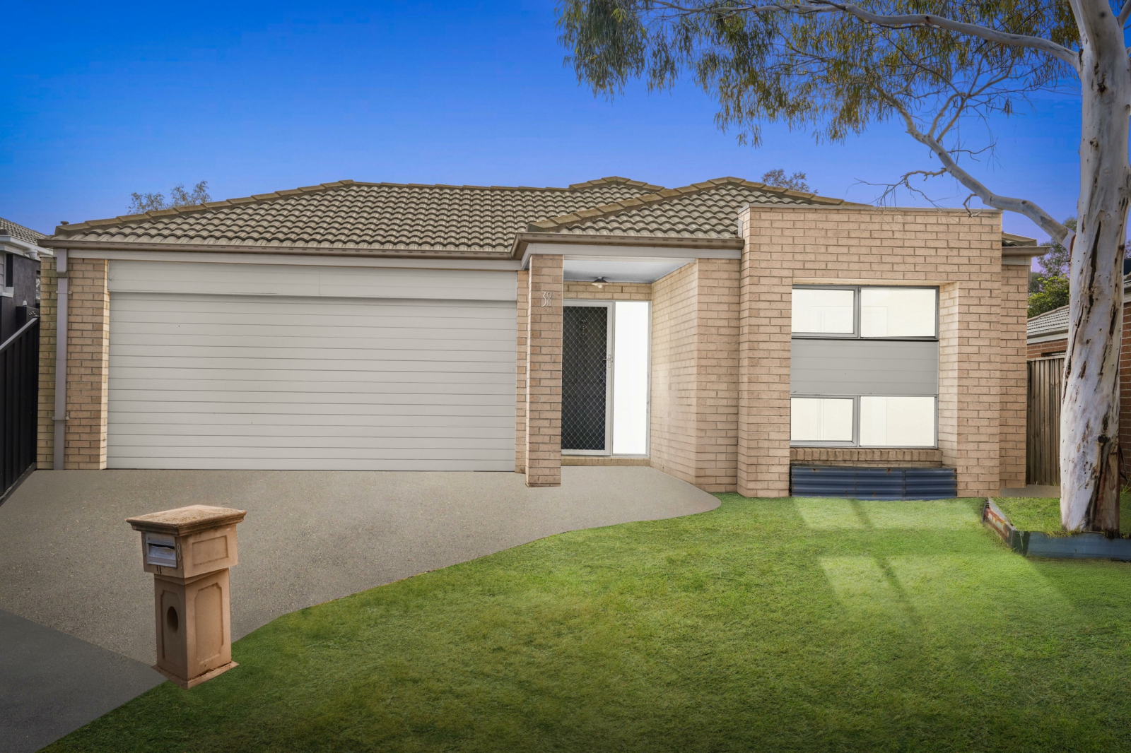 38 Yellow Gum Way, MANOR LAKES