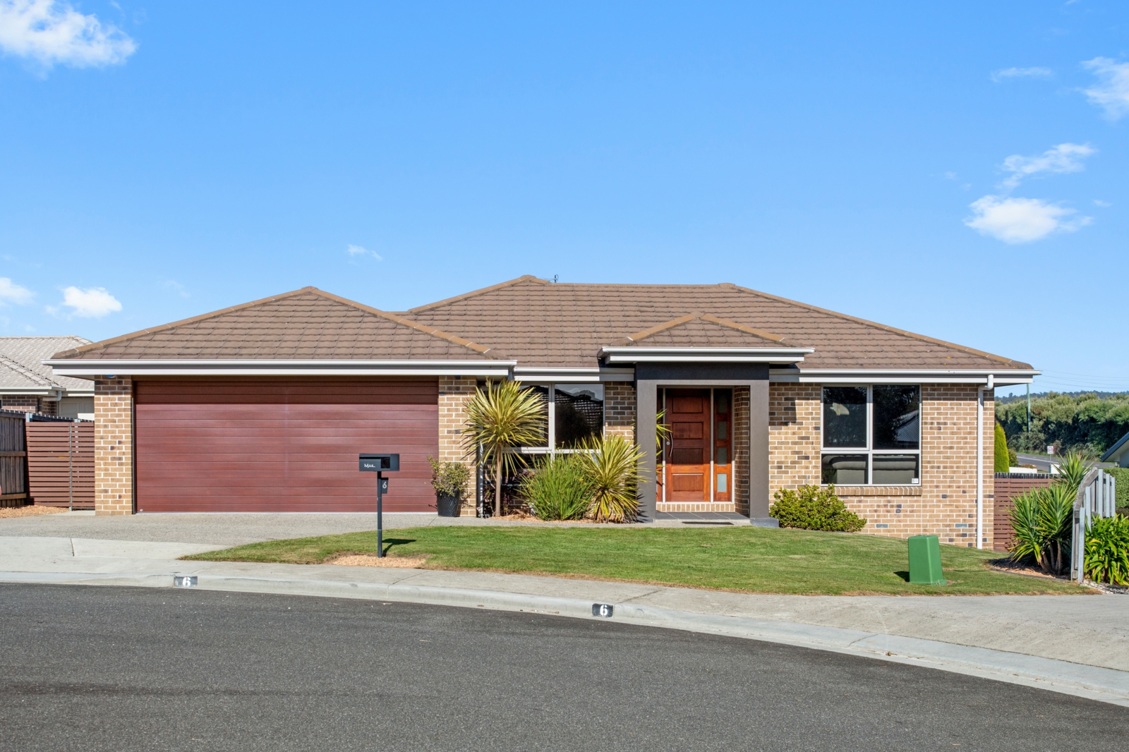 6 Corella Drive, LEGANA
