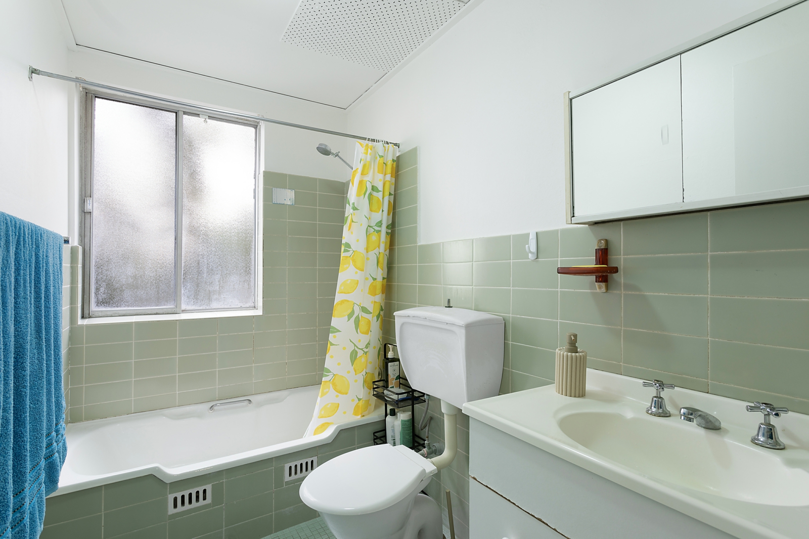 6 bath.jpg