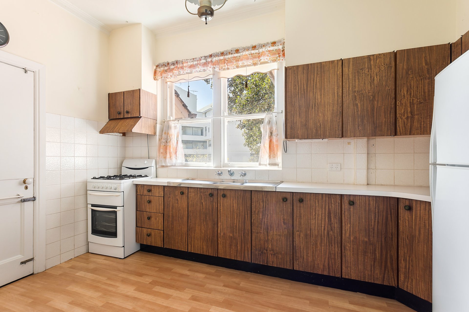 1 kitchen.jpg