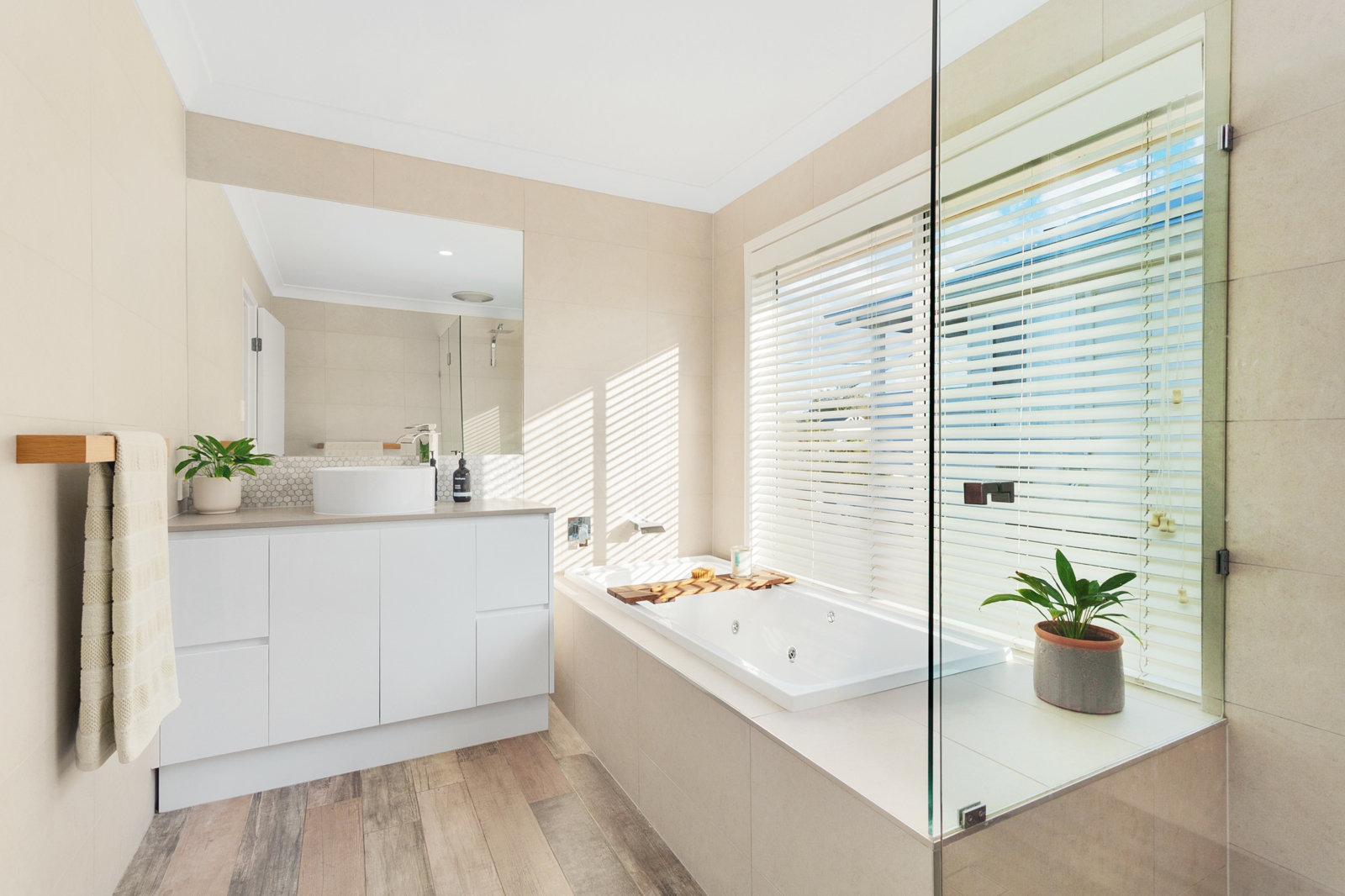 13. Bathroom.jpg