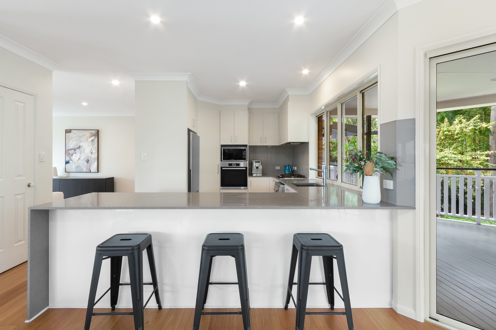 6. Kitchen.jpg