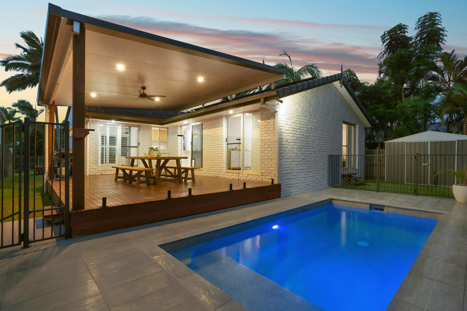 17 Beaconsfield Drive, BURLEIGH WATERS