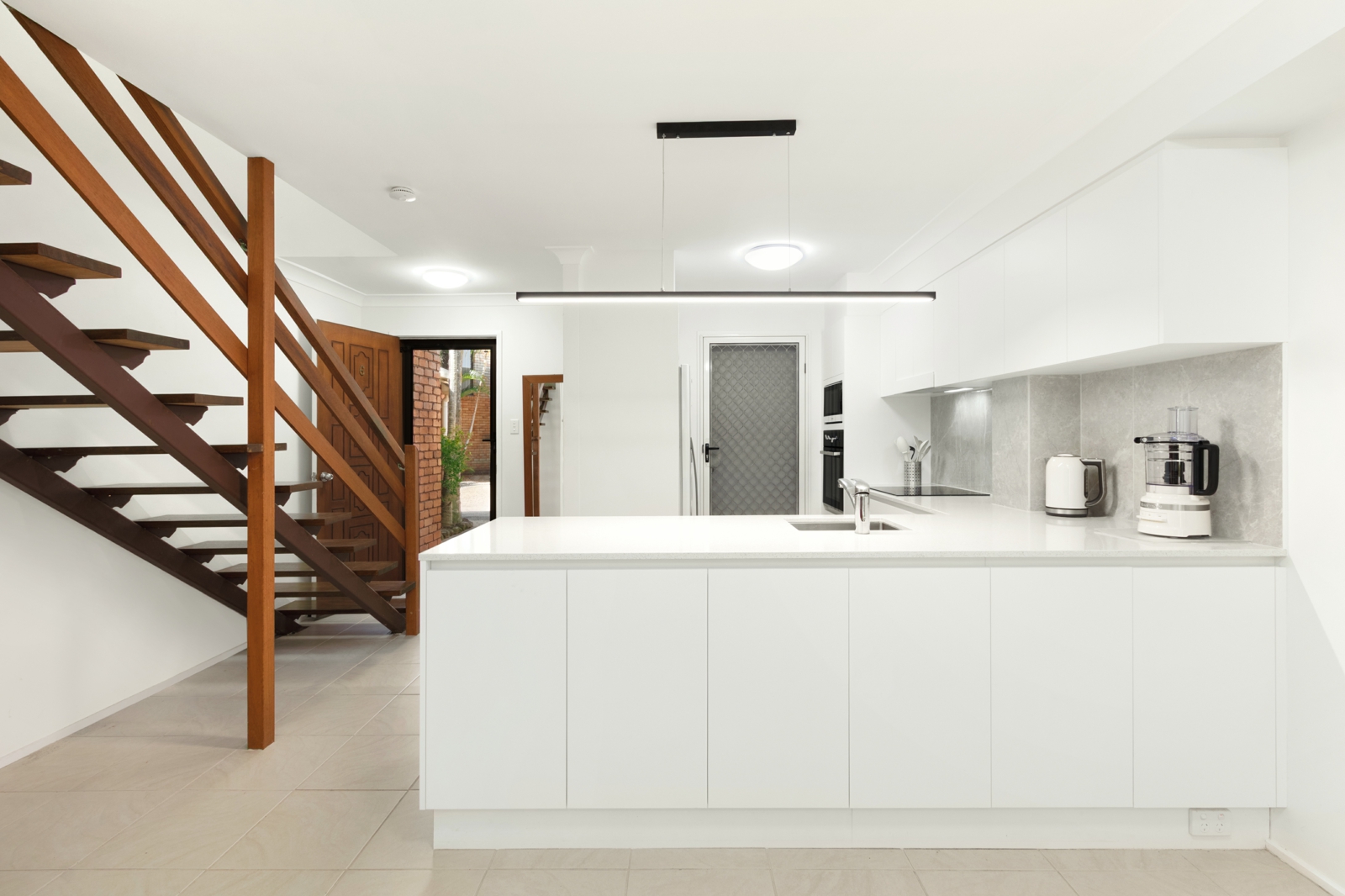 8. Kitchen.jpg