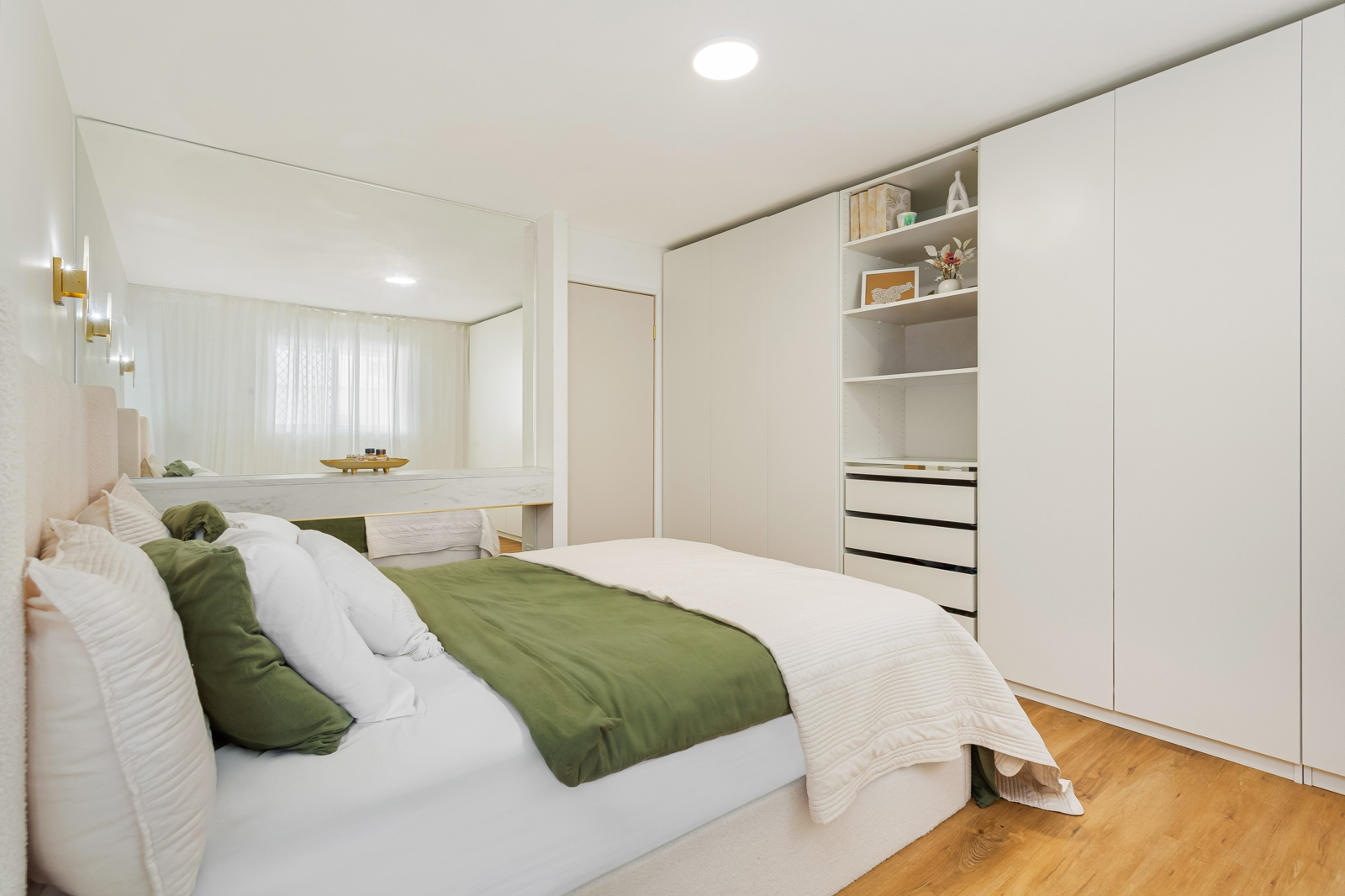 4. Main Bed.jpg
