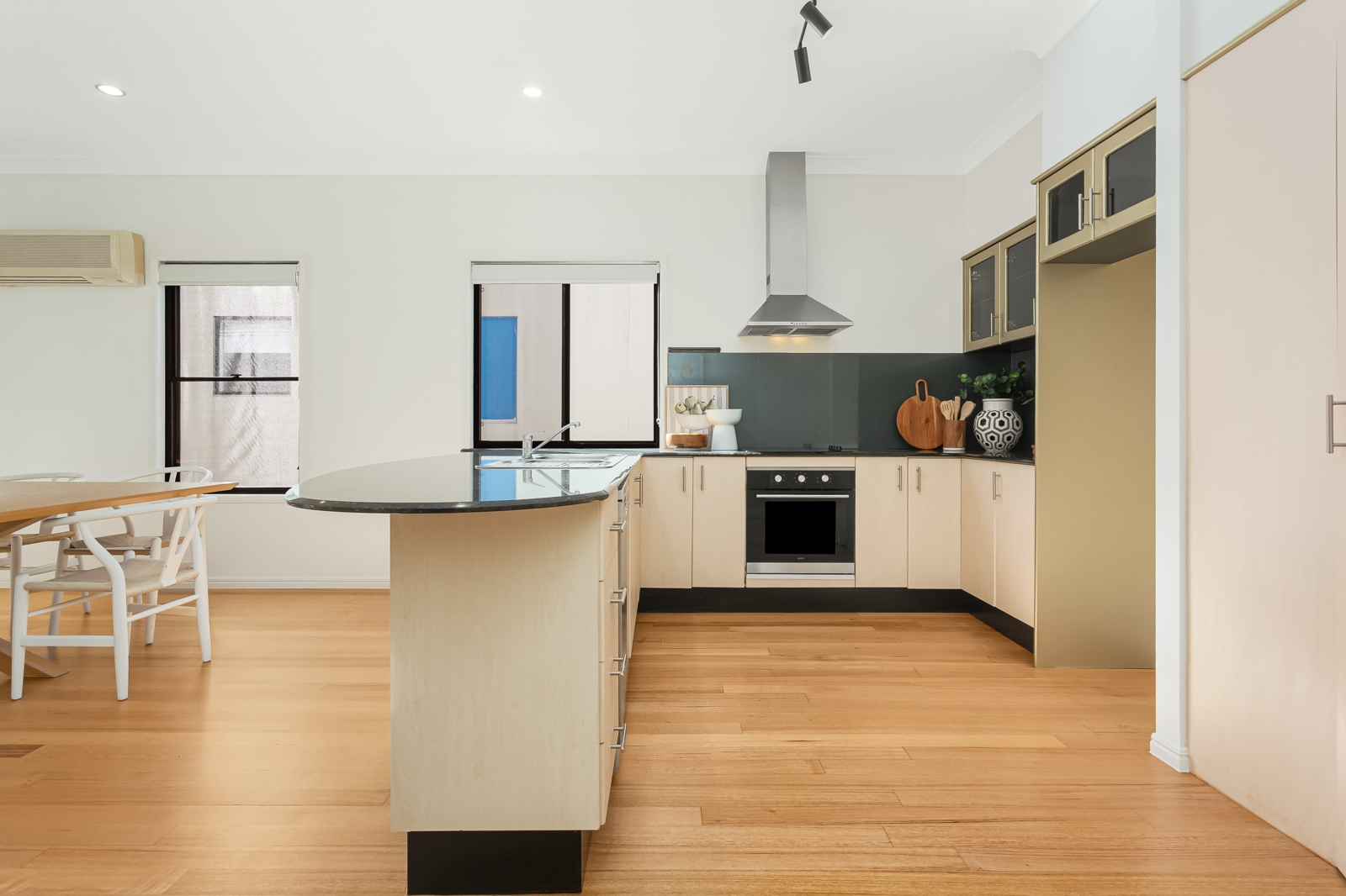 4. Kitchen.jpg