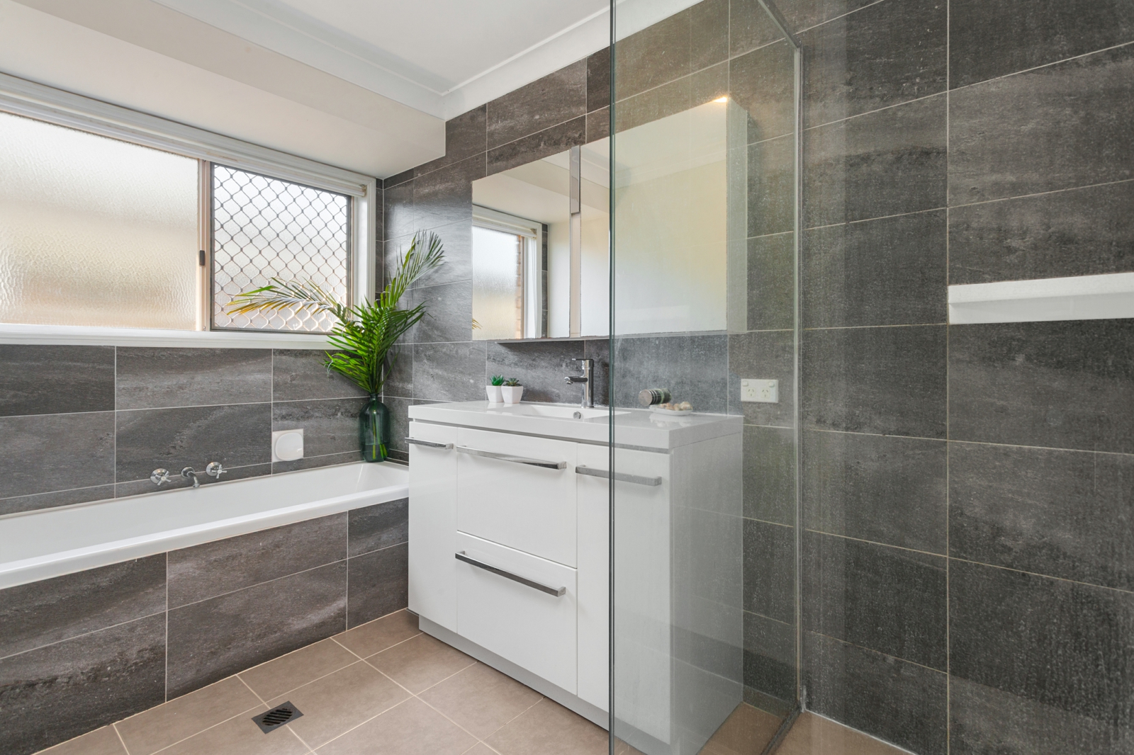 6. Bathroom.jpg