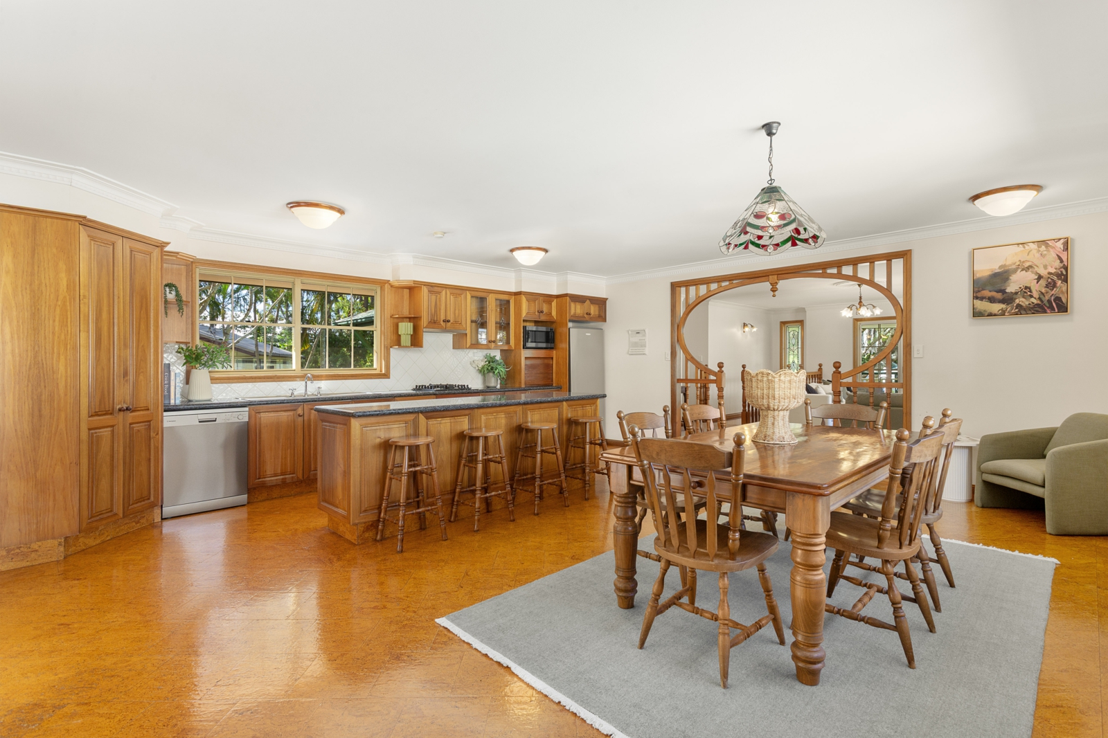 6. Dining_Kitchen.jpg