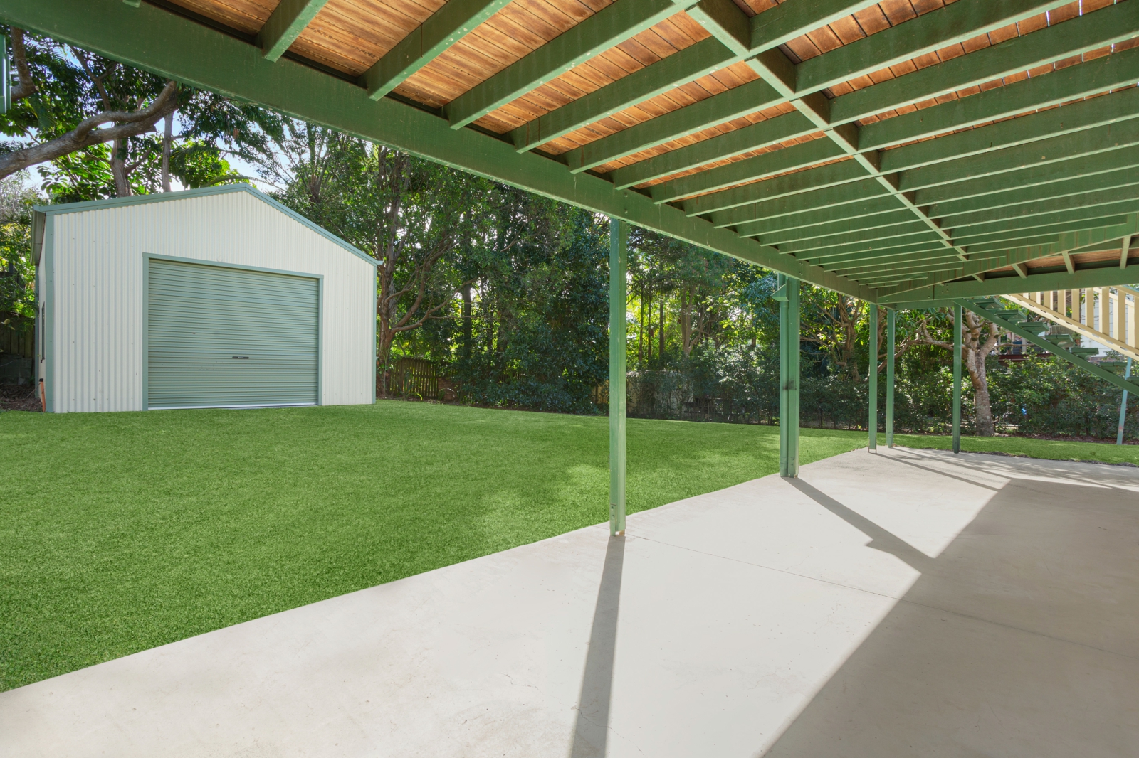 10. Covered Patio.jpg